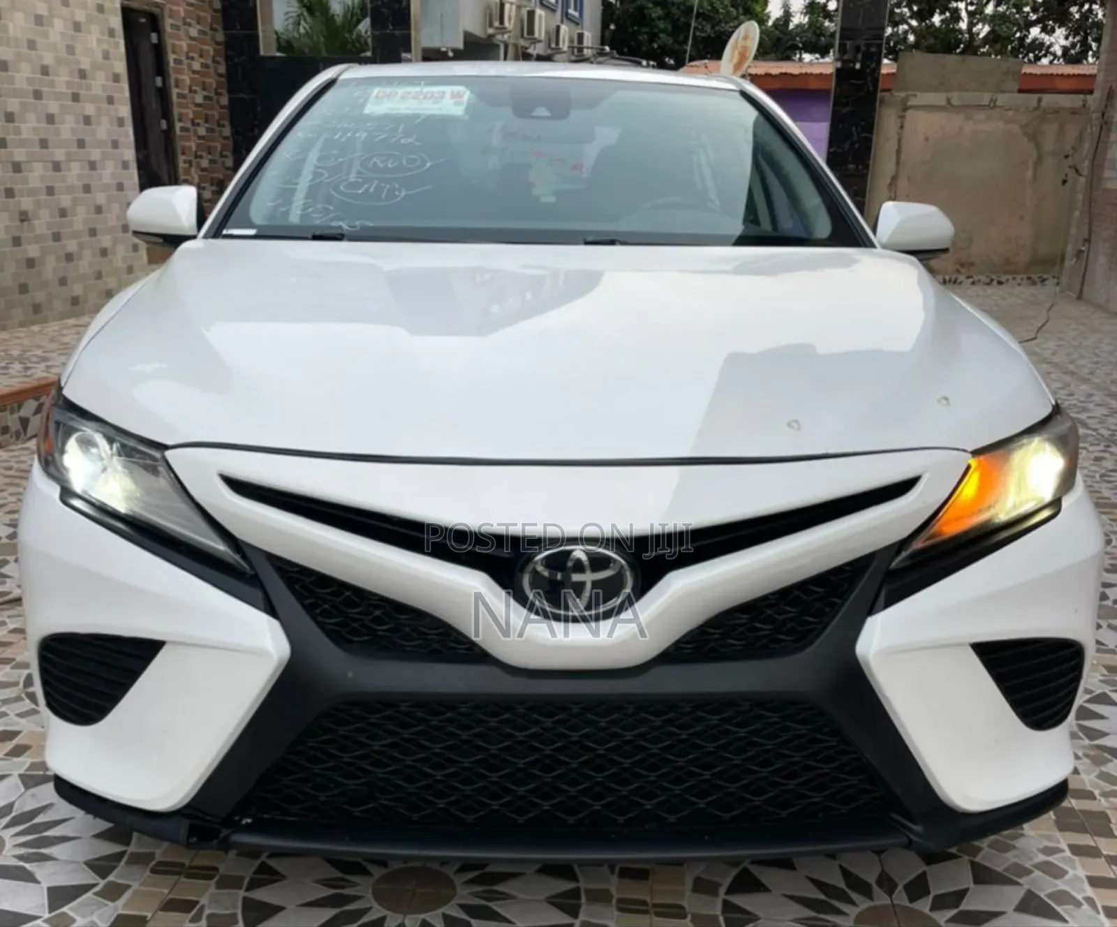 Toyota Camry SE FWD 2020 White