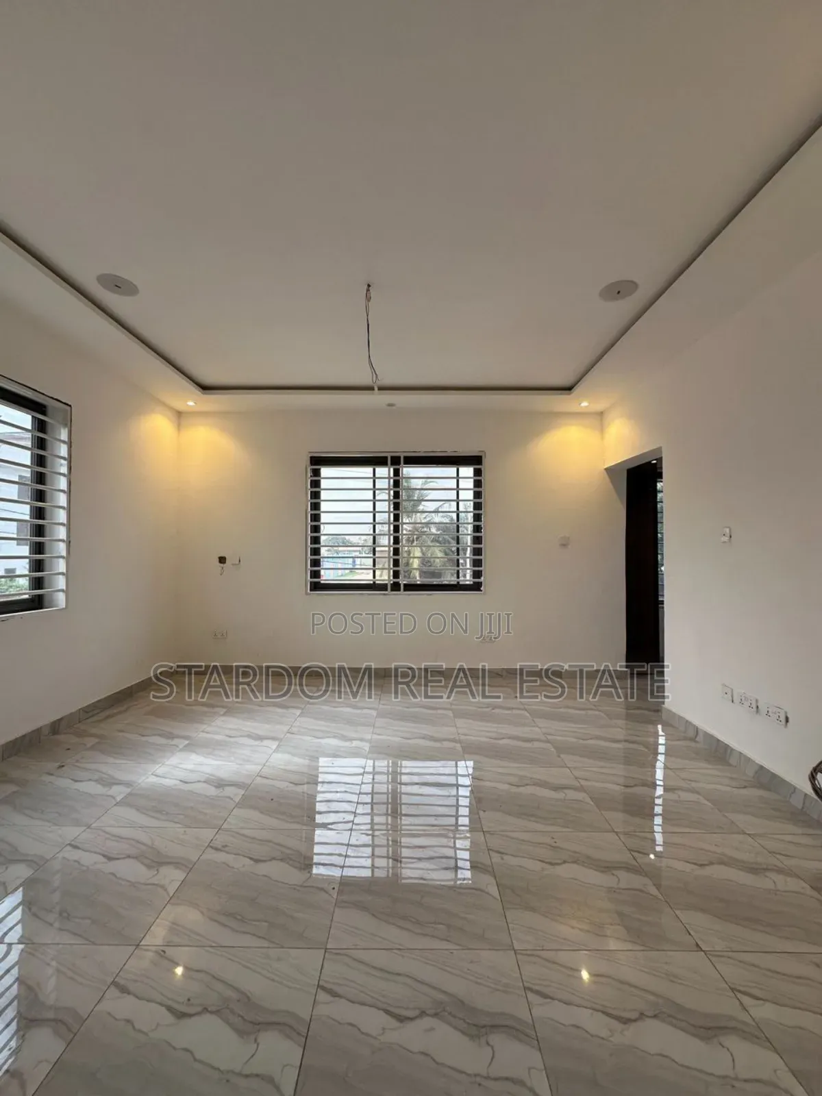 3bdrm Townhouse/Terrace in School Junction, Ashaley Botwe for sale