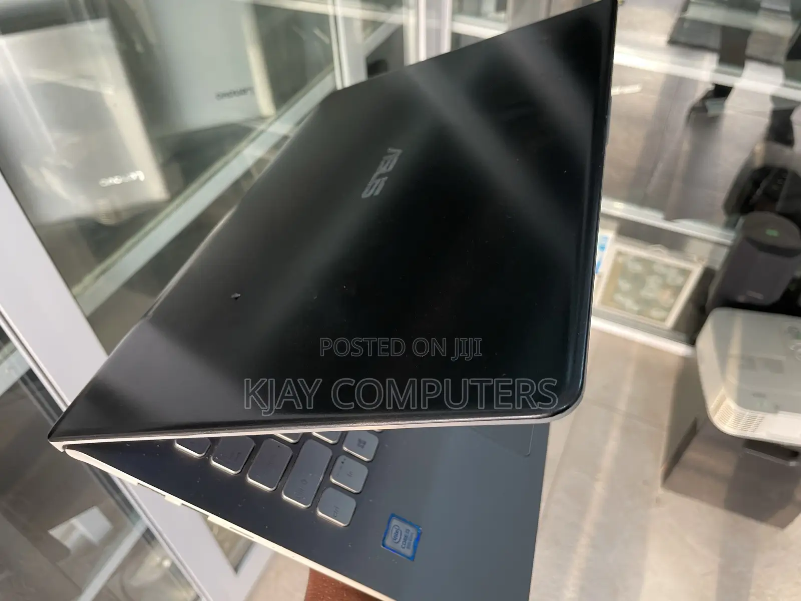 Laptop Asus VivoBook X540SA 8GB Intel Core i3 SSD 256GB