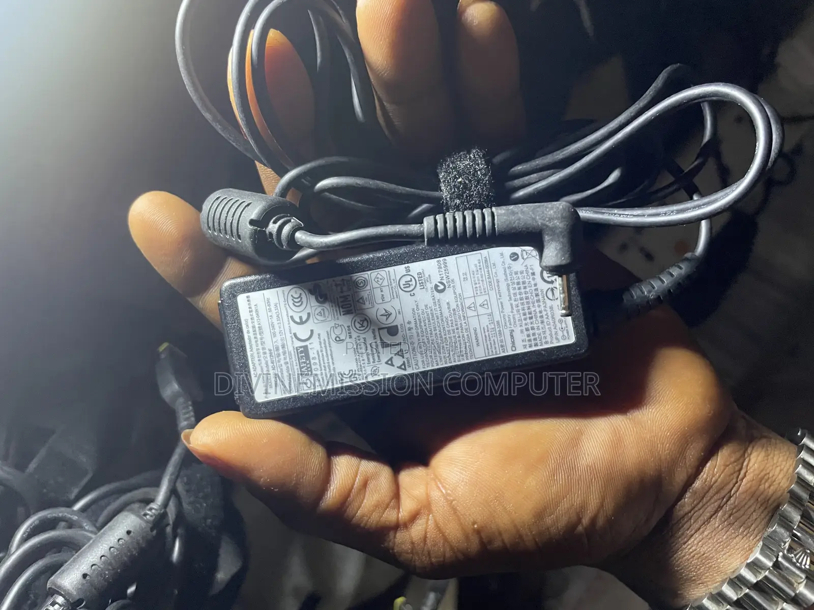 Samsung Laptop Charger/Adapter Small Pin 12v~3.33a