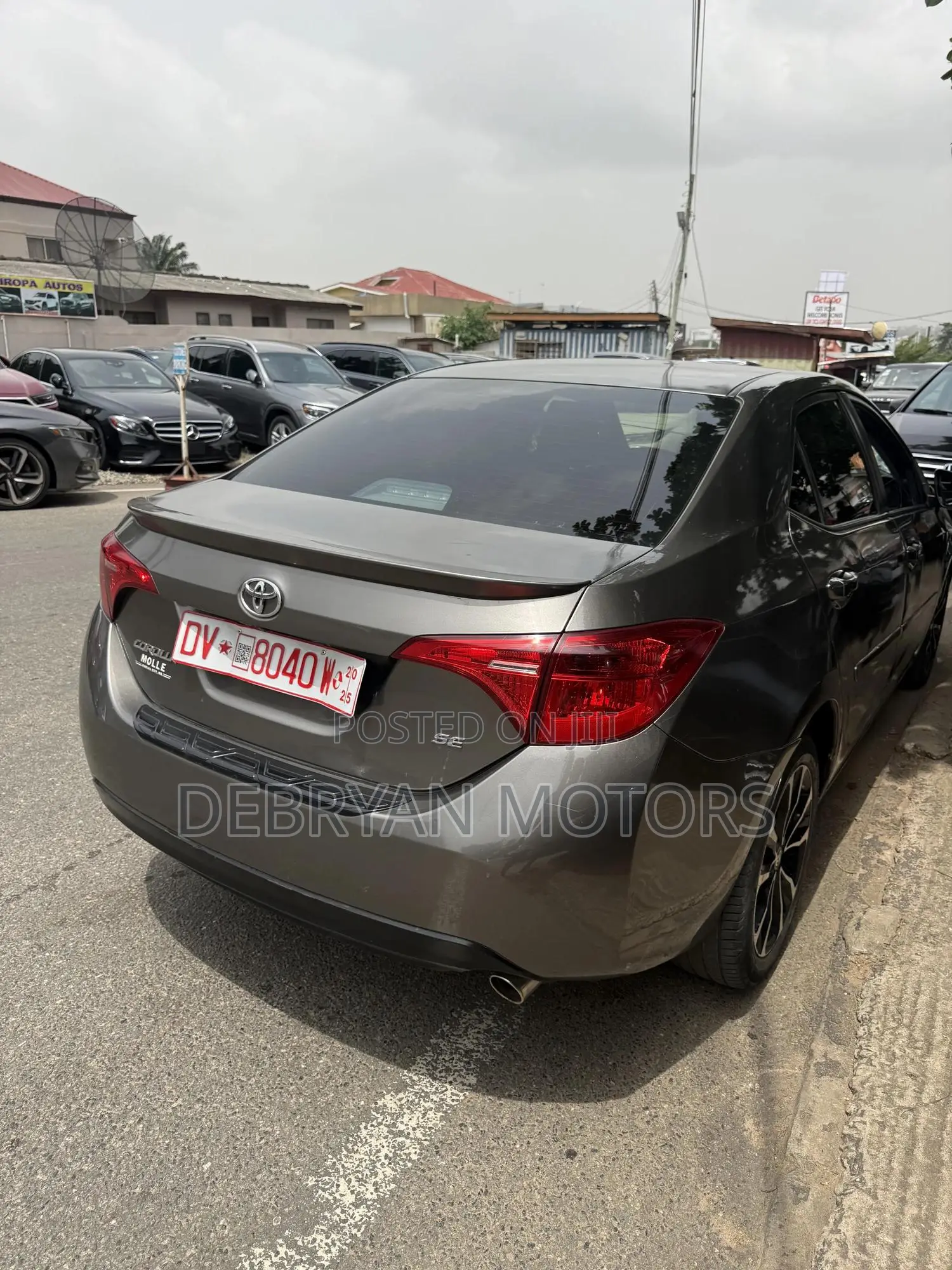 Toyota Corolla SE 4dr Sedan (1.8L 4cyl CVT) 2017 Brown