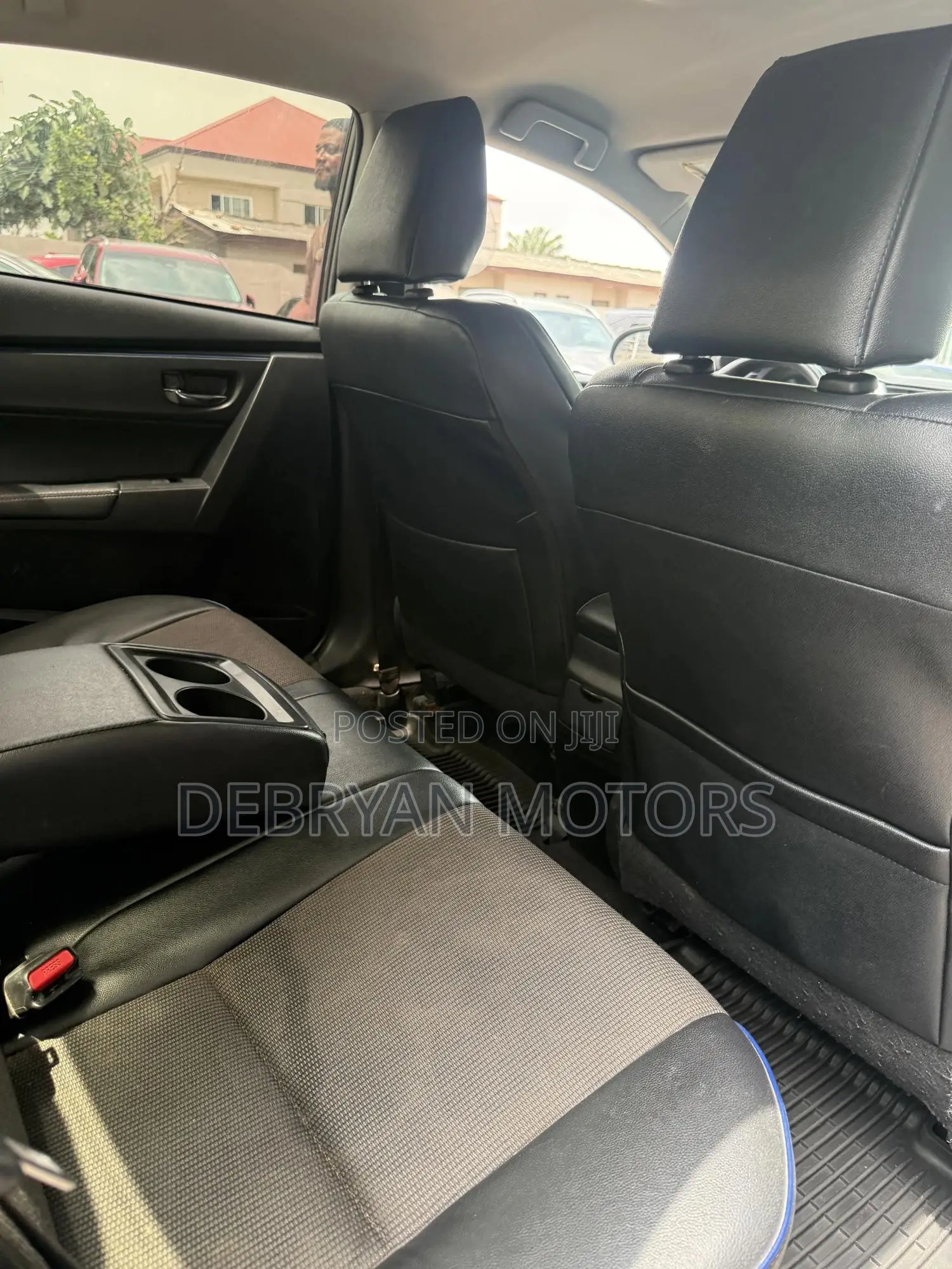 Toyota Corolla SE 4dr Sedan (1.8L 4cyl CVT) 2017 Brown