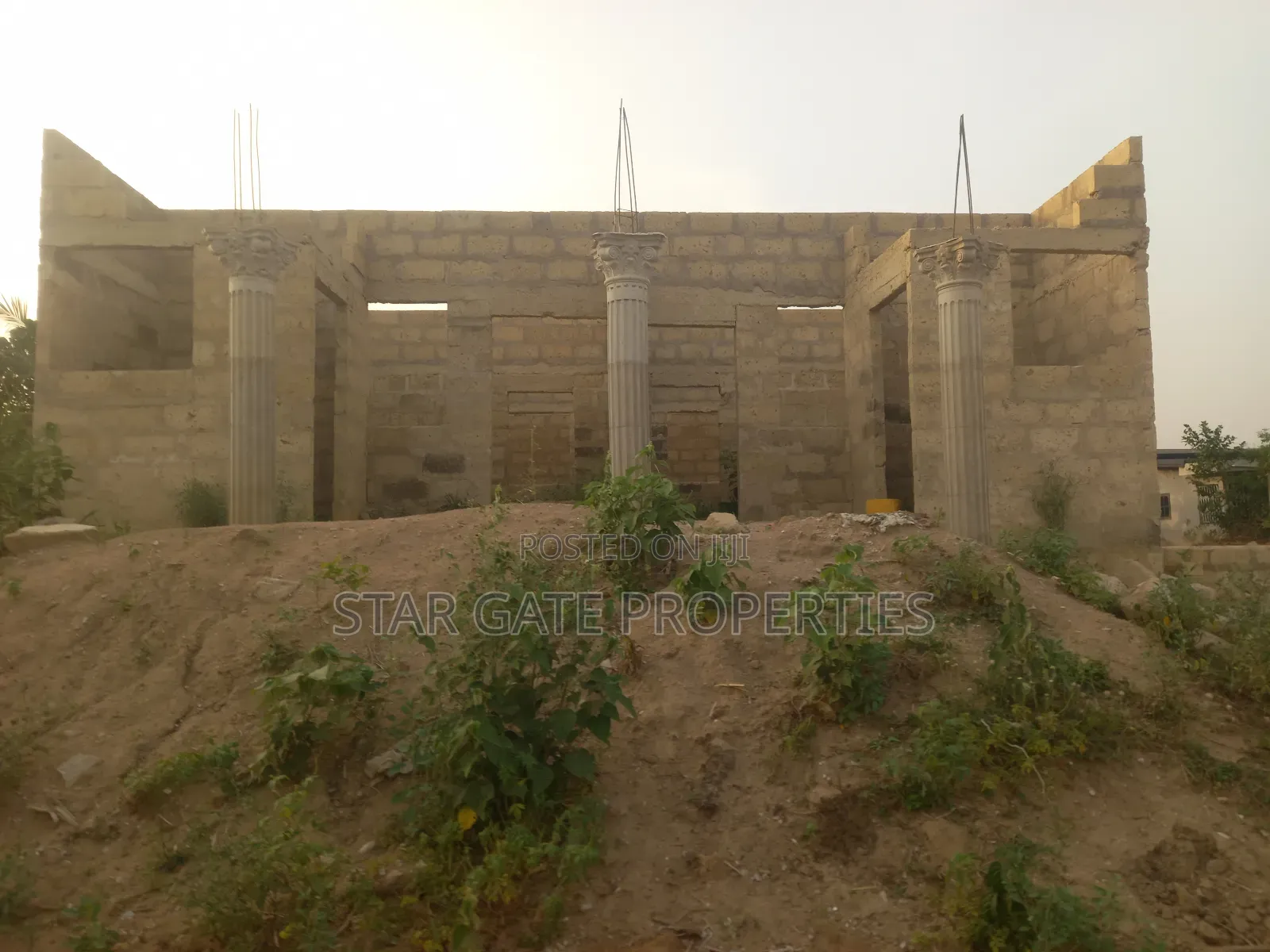 6 Bedrooms House for Sale at Abira ( Kenyasi Road)
