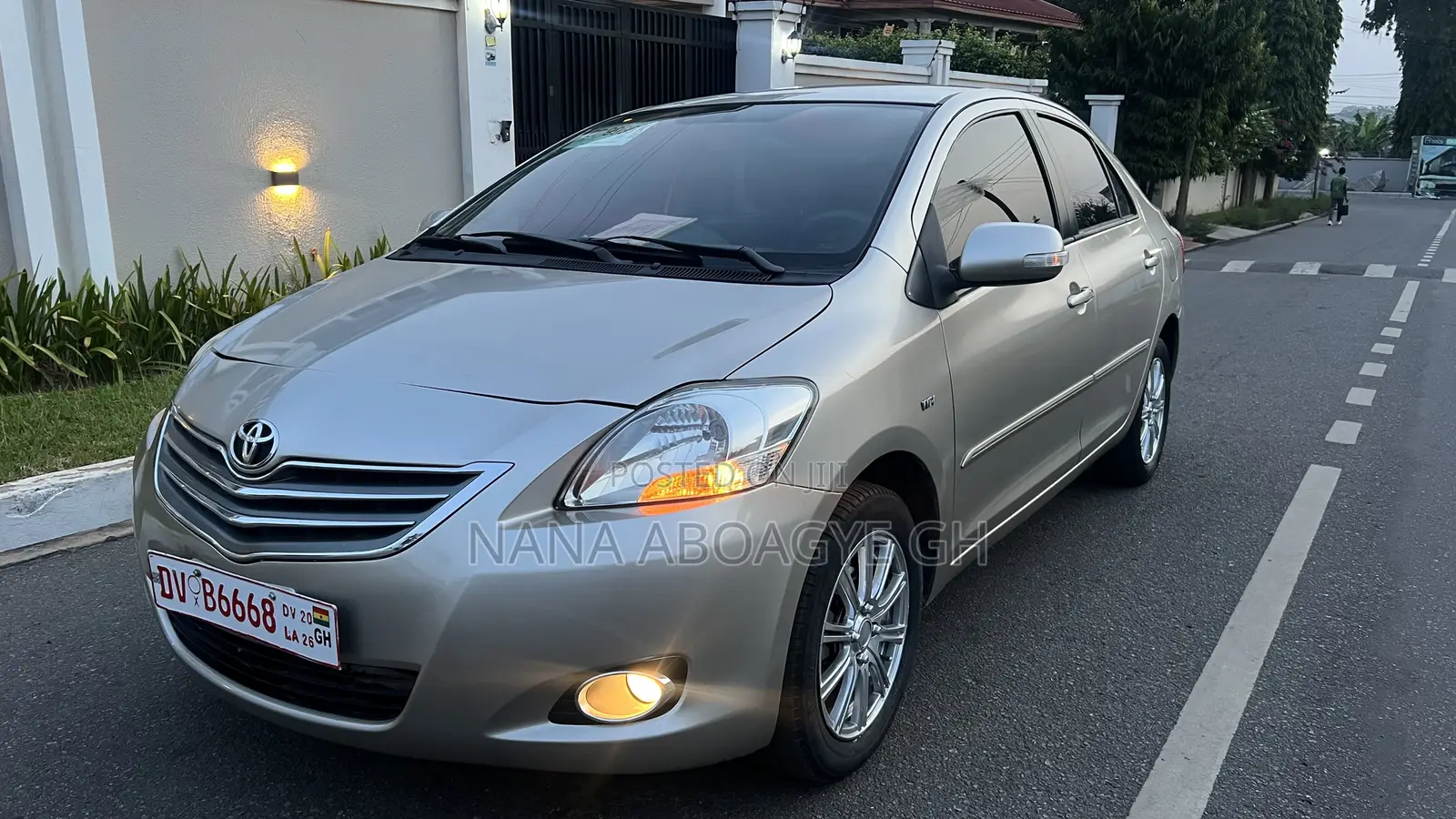 Toyota Belta 2010 Gold