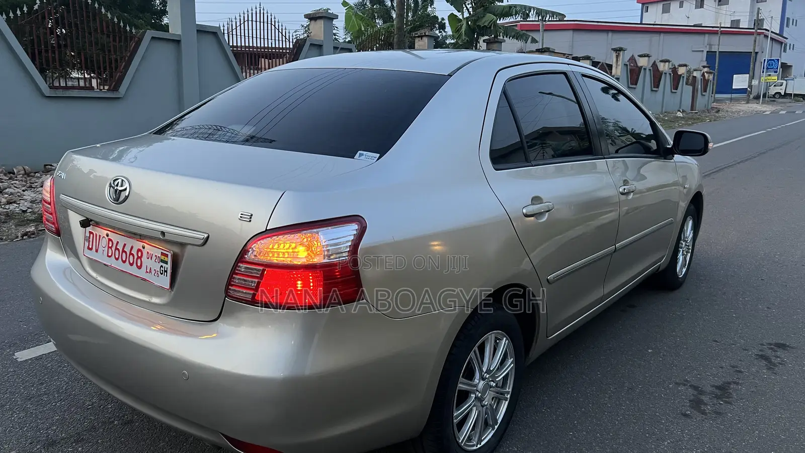 Toyota Belta 2010 Gold