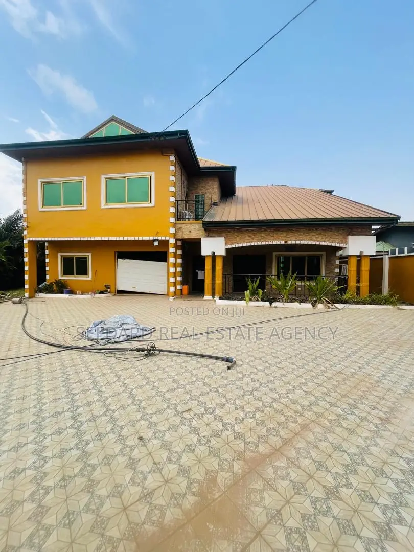 6bdrm House in Adenta for sale