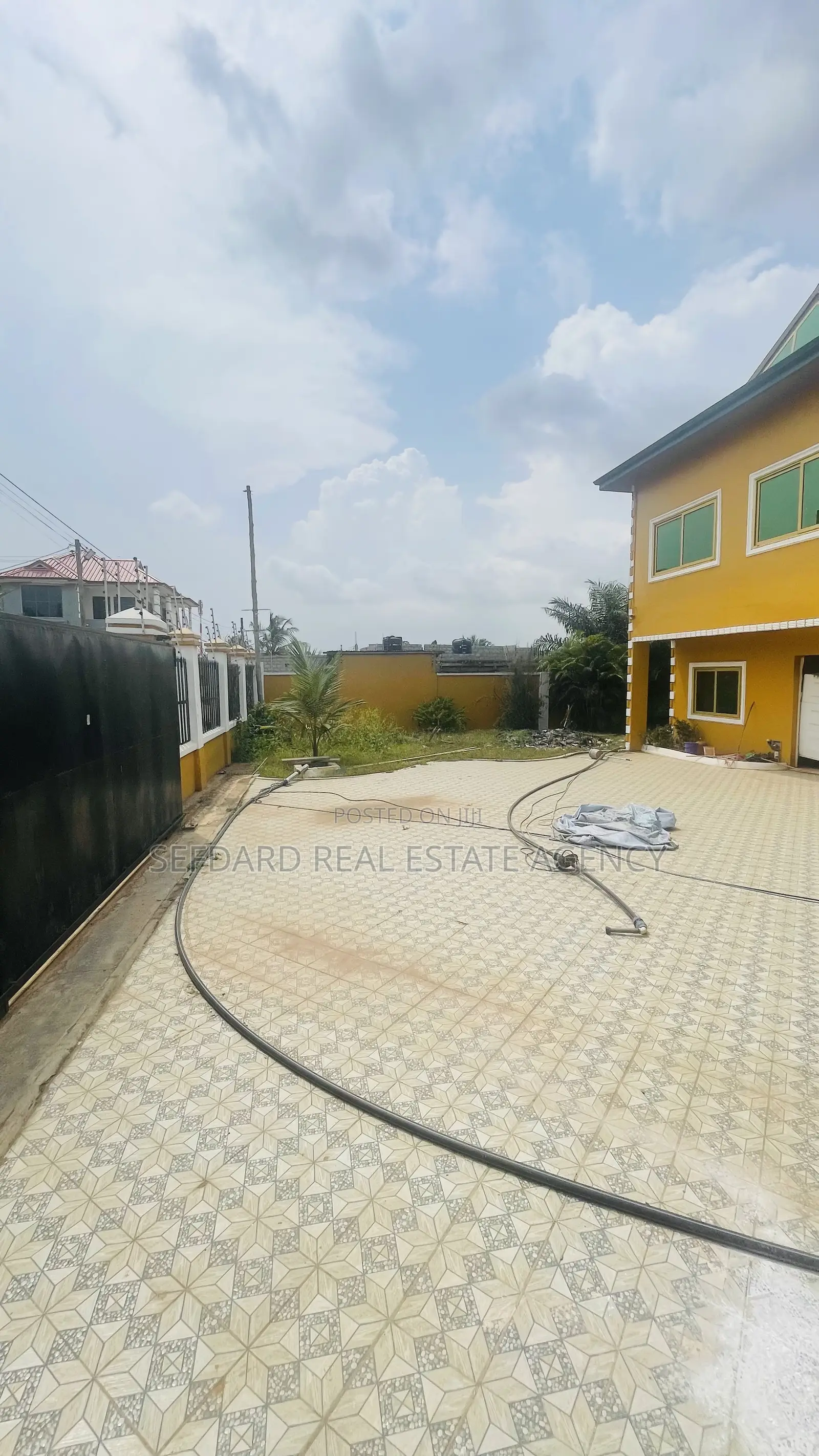 6bdrm House in Adenta for sale
