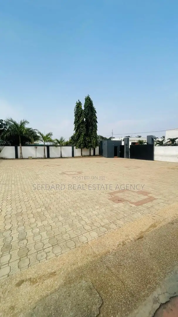 5bdrm House in North Legon for rent