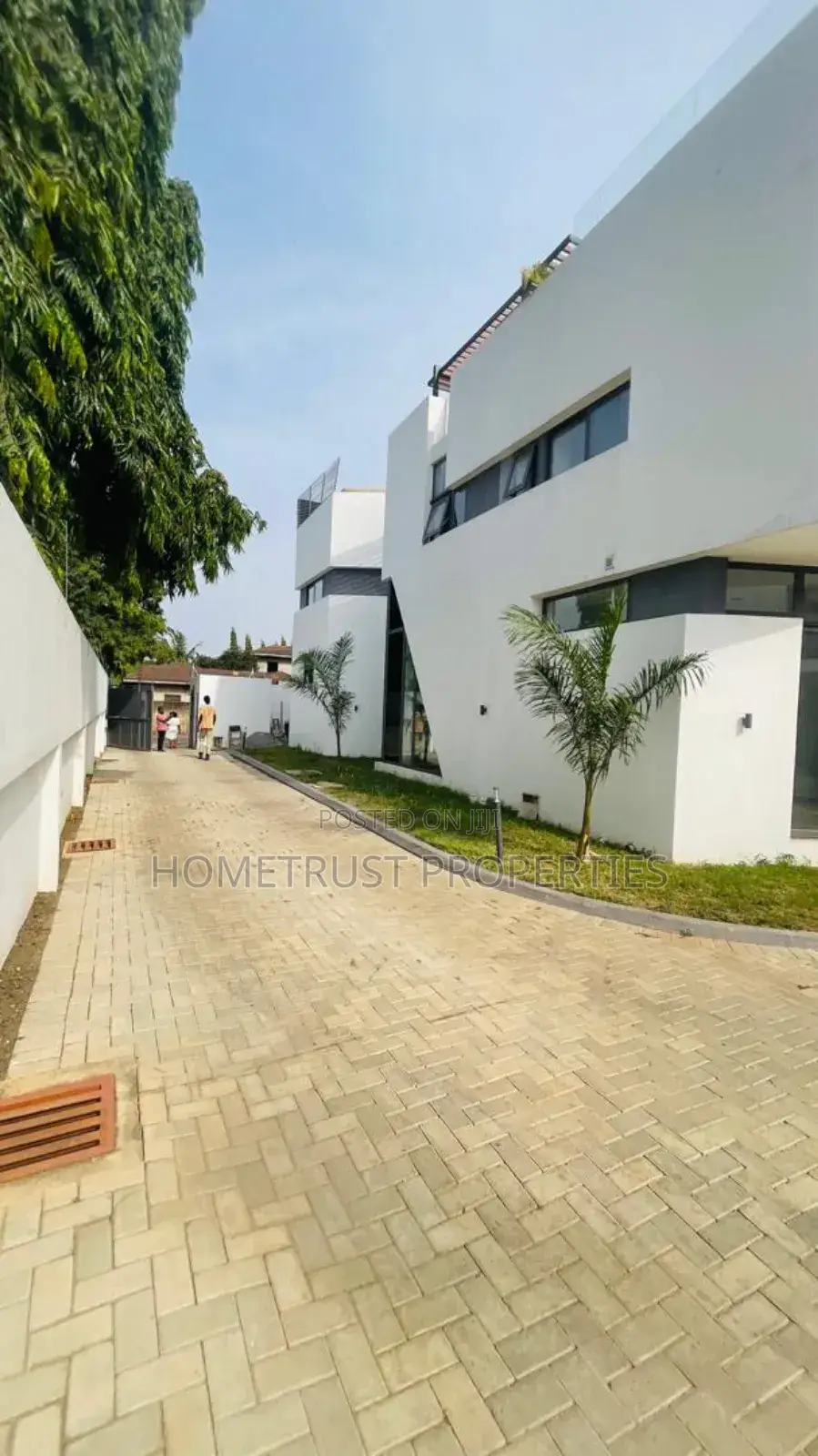 4bdrm Duplex in Hometrust Properties, North Legon for sale
