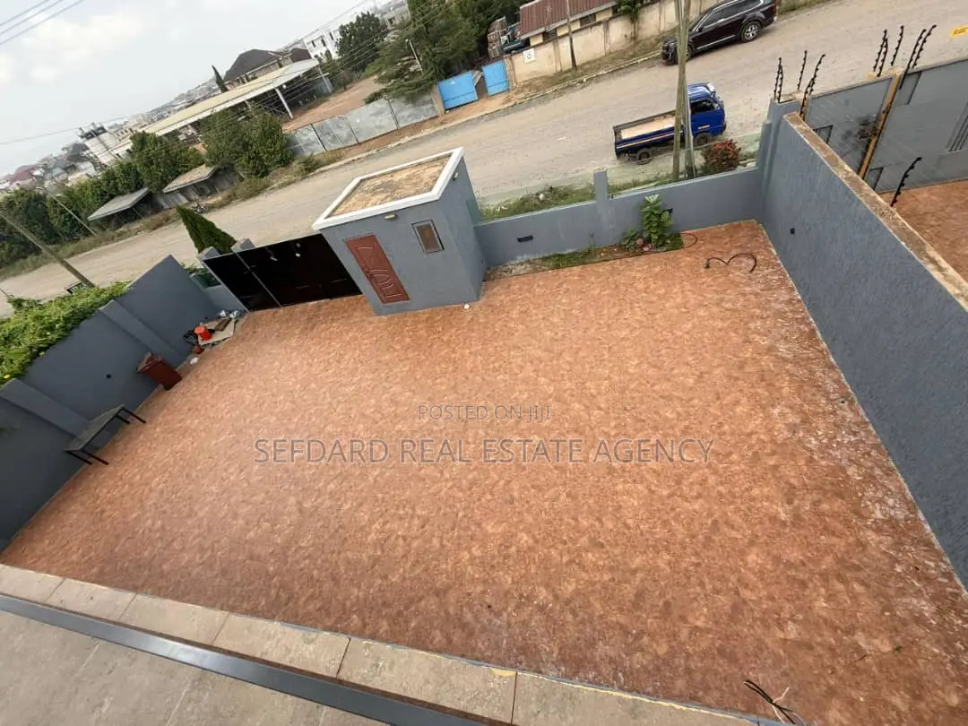 4bdrm Duplex in East Legon for sale