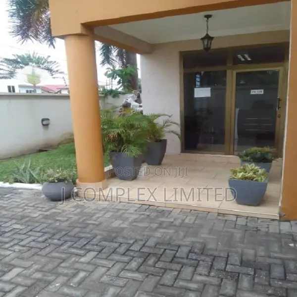 5bdrm House in North Ridge for rent