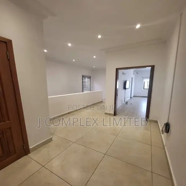 5bdrm House in North Ridge for sale