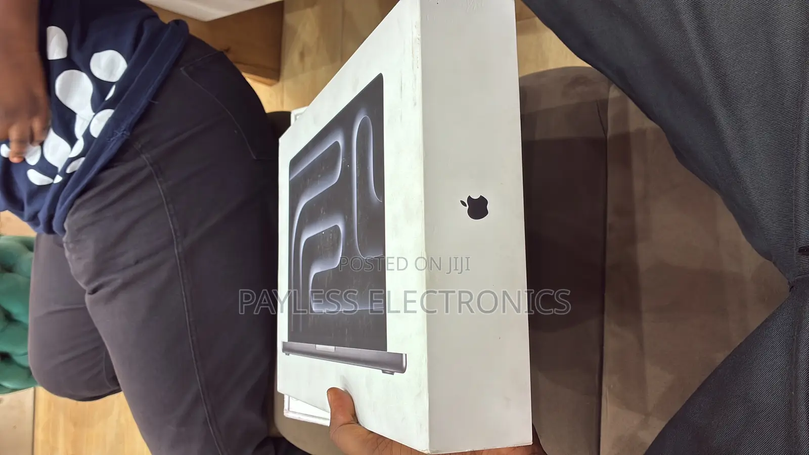 New Laptop Apple Macbook Pro 2025 M5 14-inch 16GB Apple M5 SSD 512GB