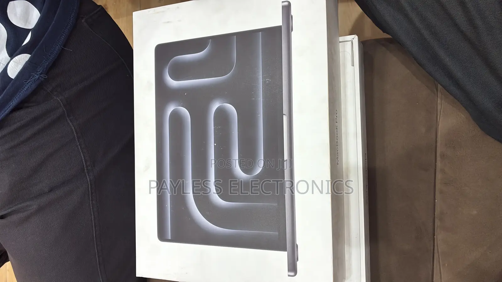 New Laptop Apple Macbook Pro 2025 M5 14-inch 16GB Apple M5 SSD 512GB