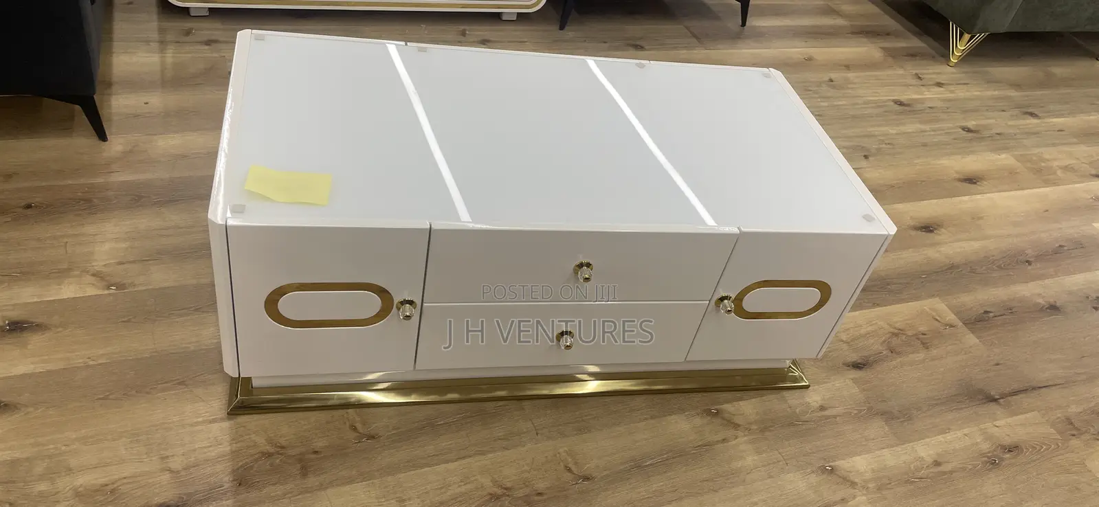 Center Table A933