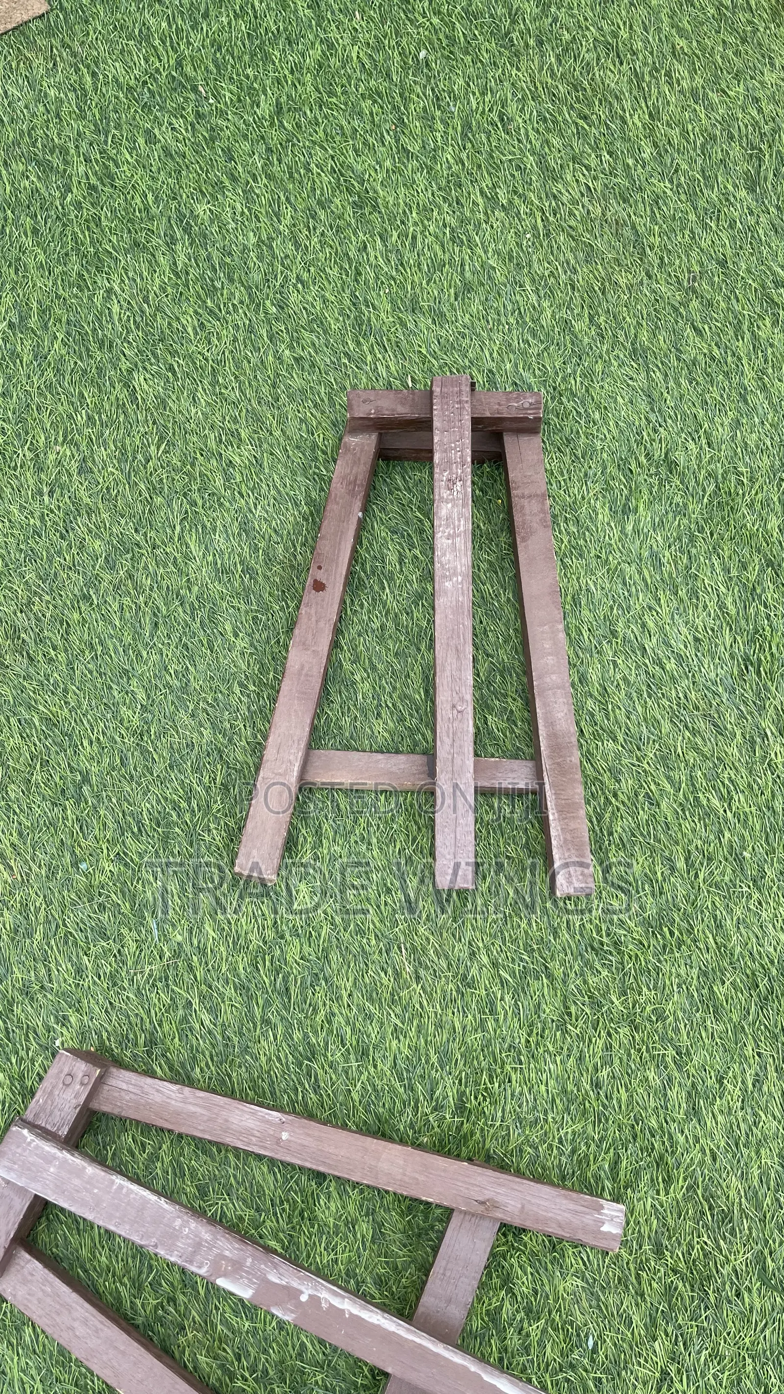 Short Brown Easel Stand Luxury