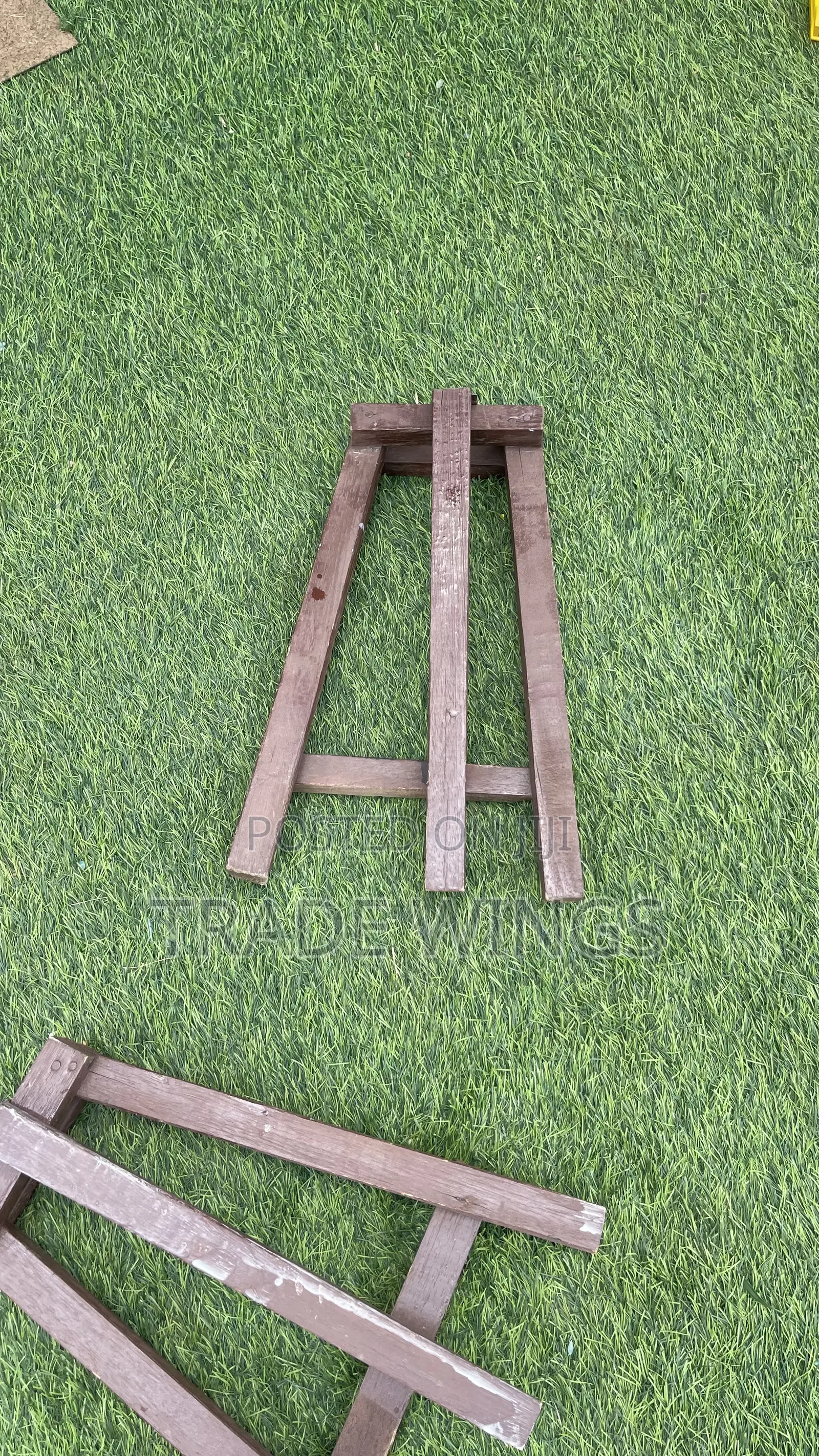 Short Brown Easel Stand Luxury