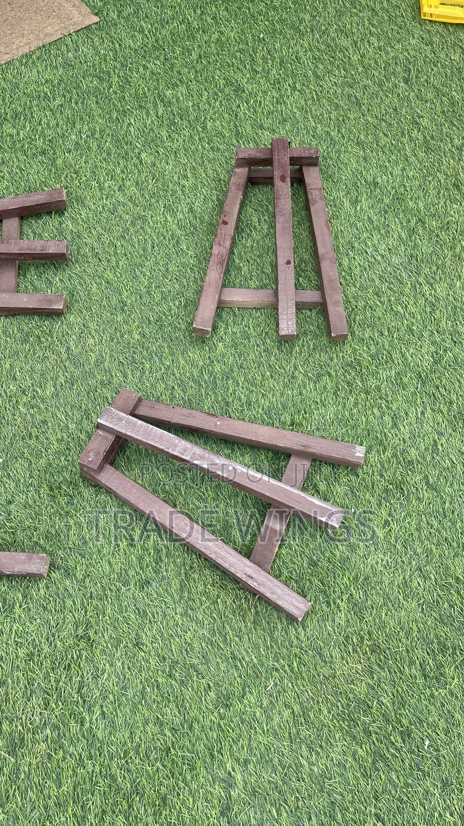 Short Brown Easel Stand Luxury