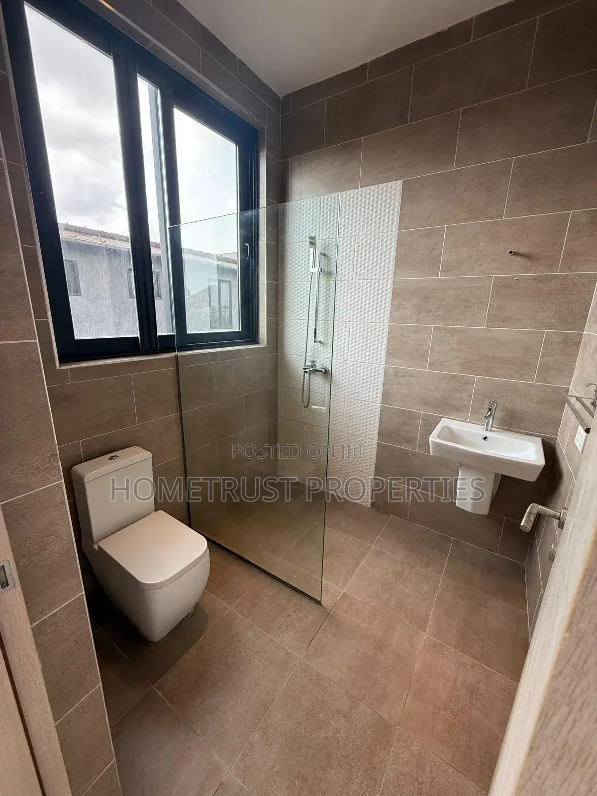 4bdrm Duplex in Hometrust Properties, Nmai-Dzorn for rent