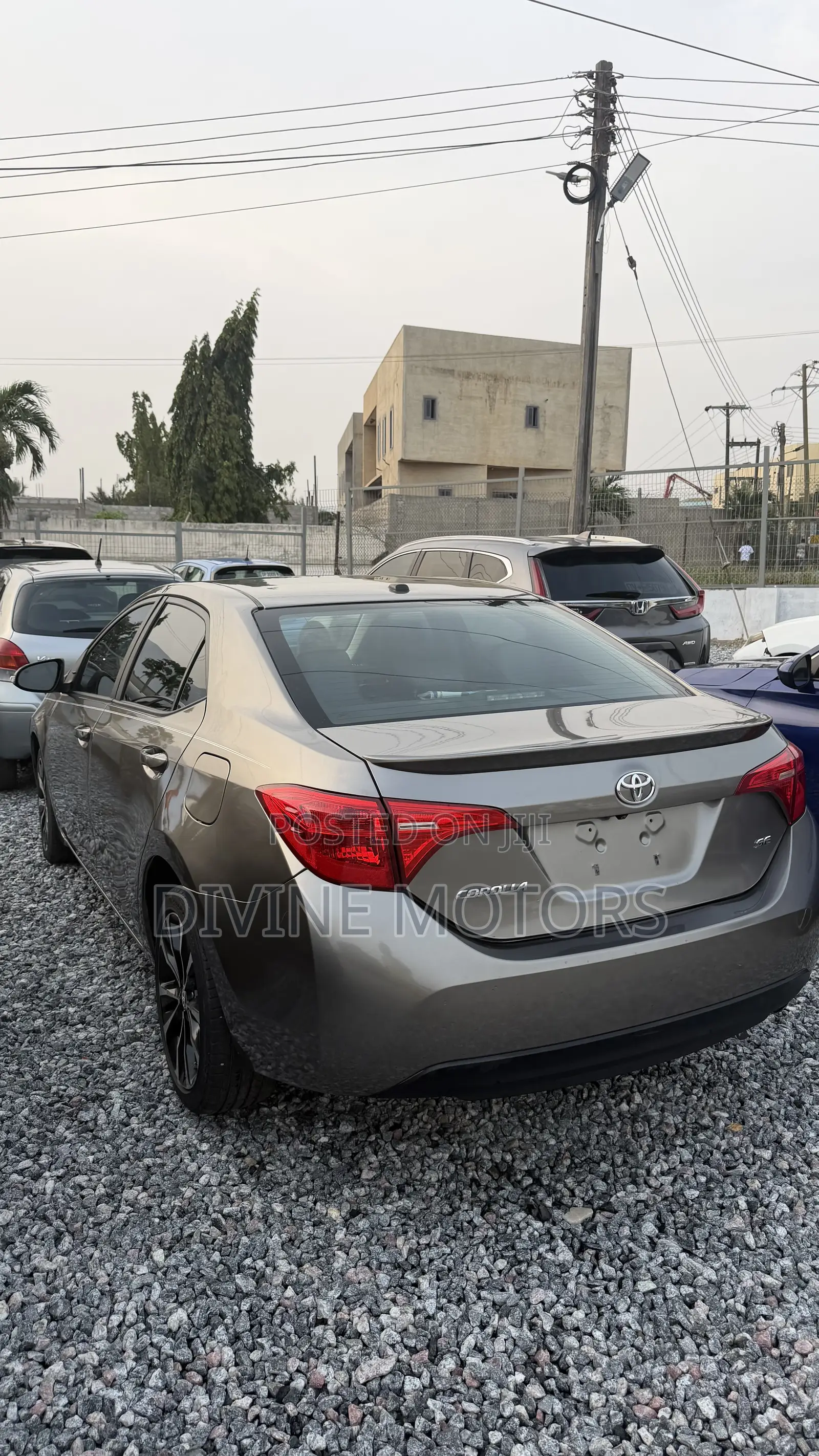 Toyota Corolla SE (1.8L 4cyl 2A) 2018 Gray