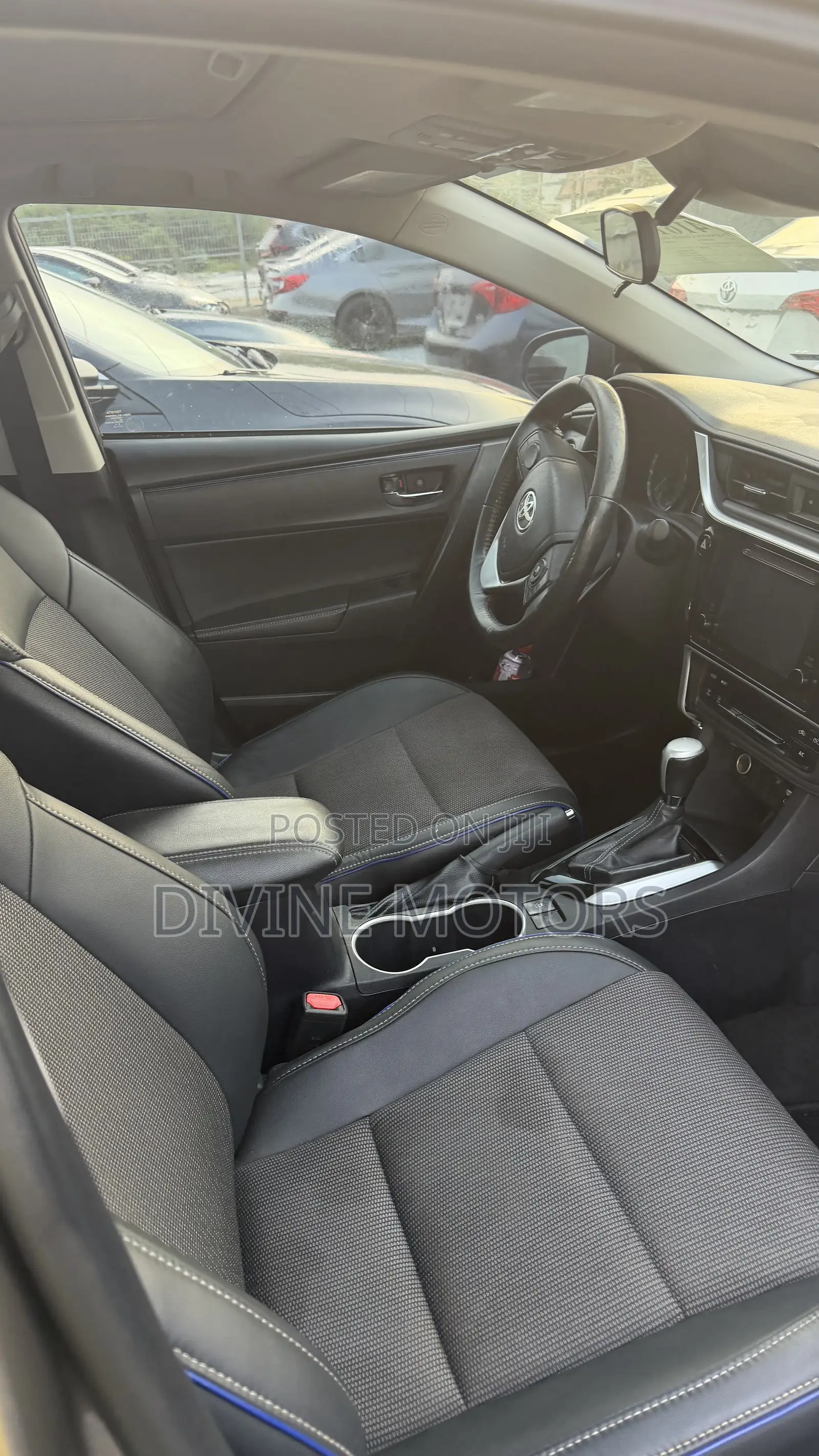 Toyota Corolla SE (1.8L 4cyl 2A) 2018 Gray