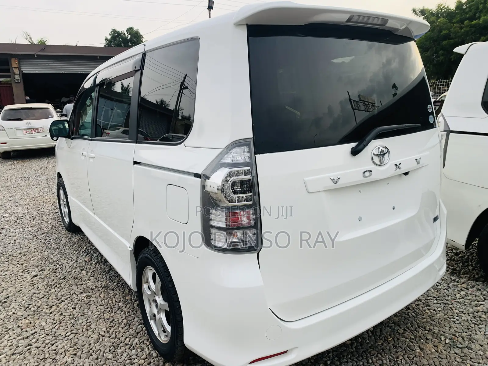 Toyota Voxy 2010 White