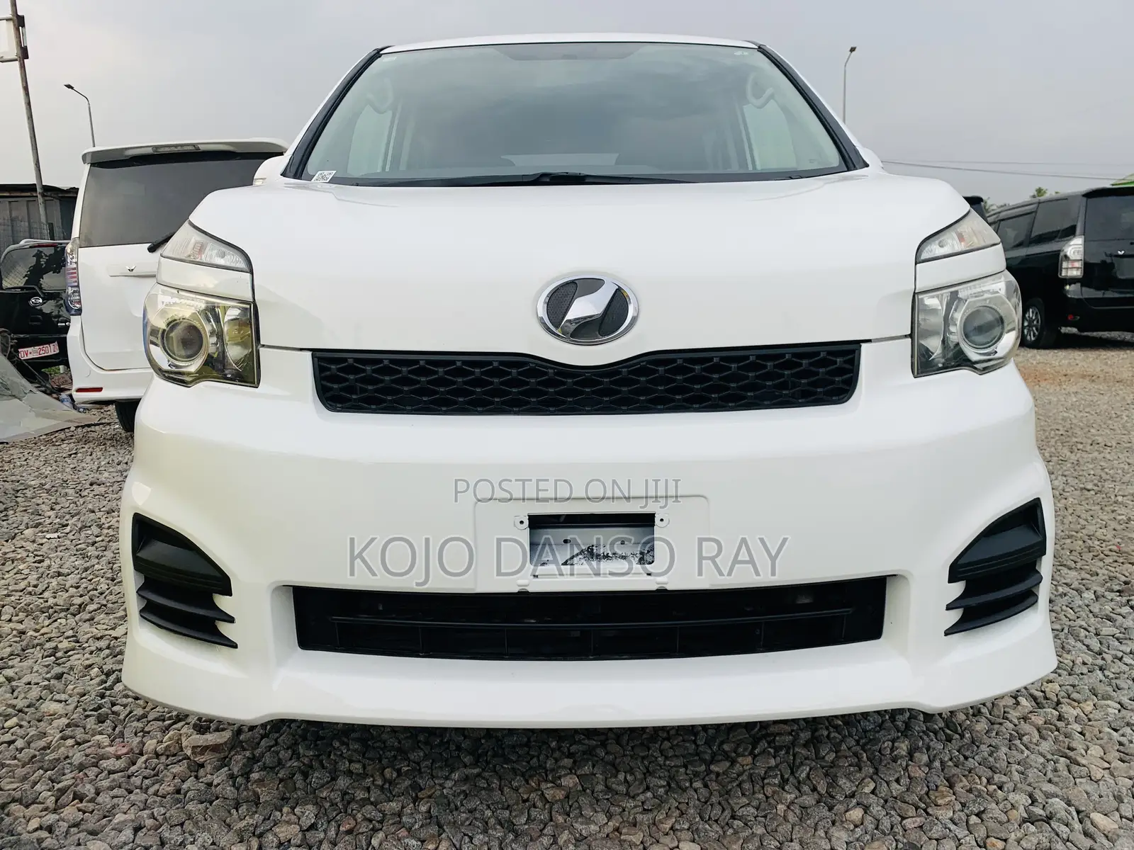 Toyota Voxy 2010 White