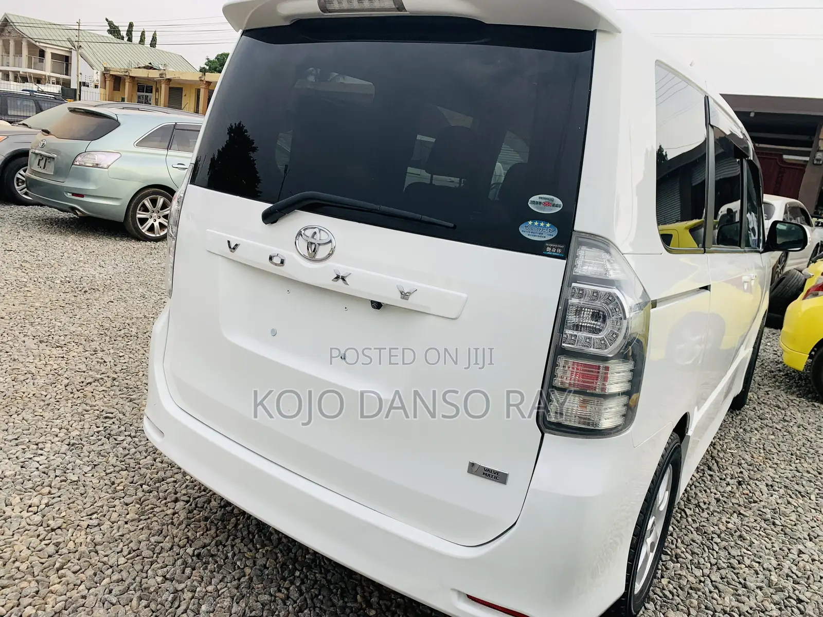 Toyota Voxy 2010 White