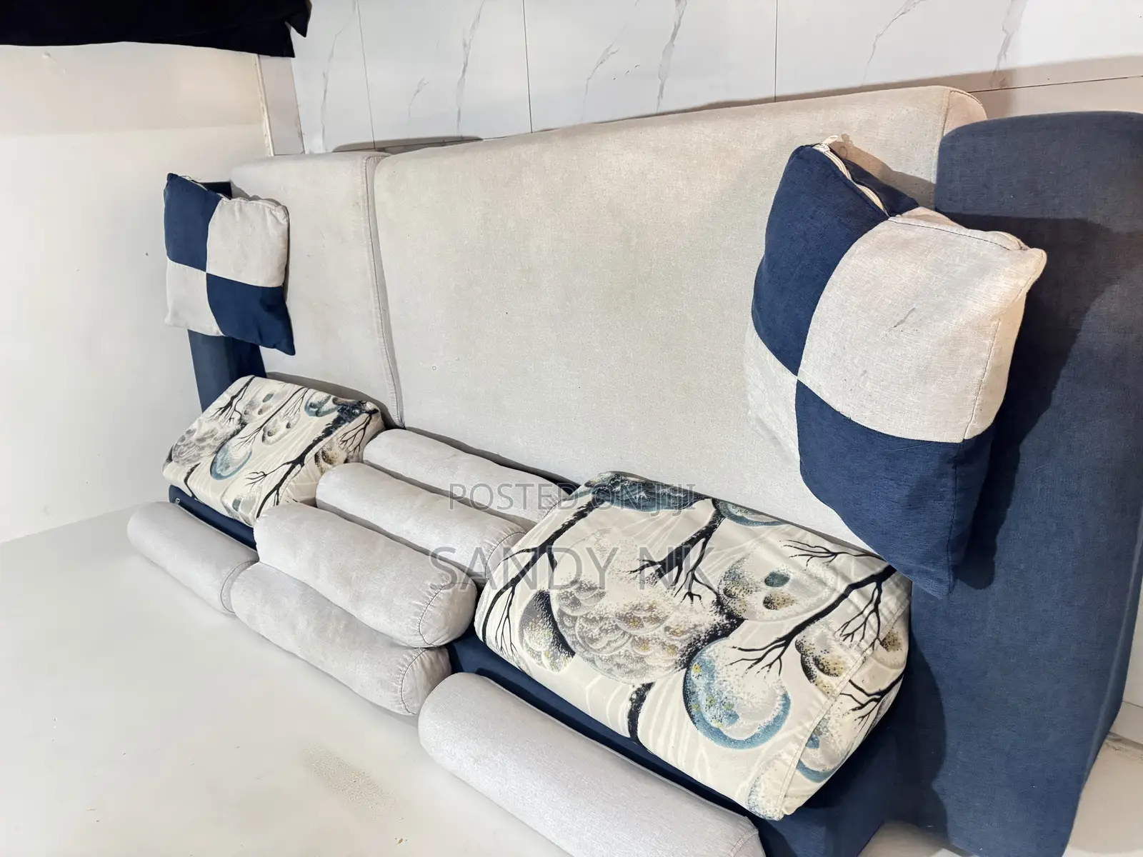 Couch/ Sofa