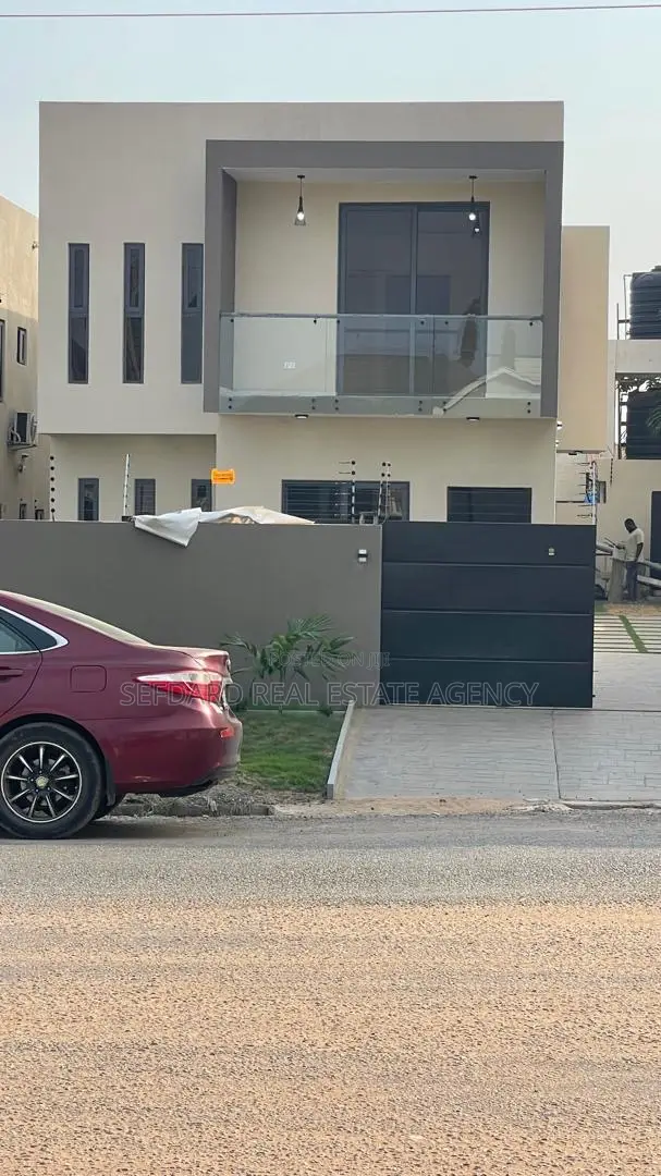 4bdrm Duplex in East Legon for sale