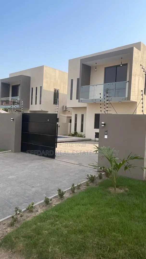 4bdrm Duplex in East Legon for sale