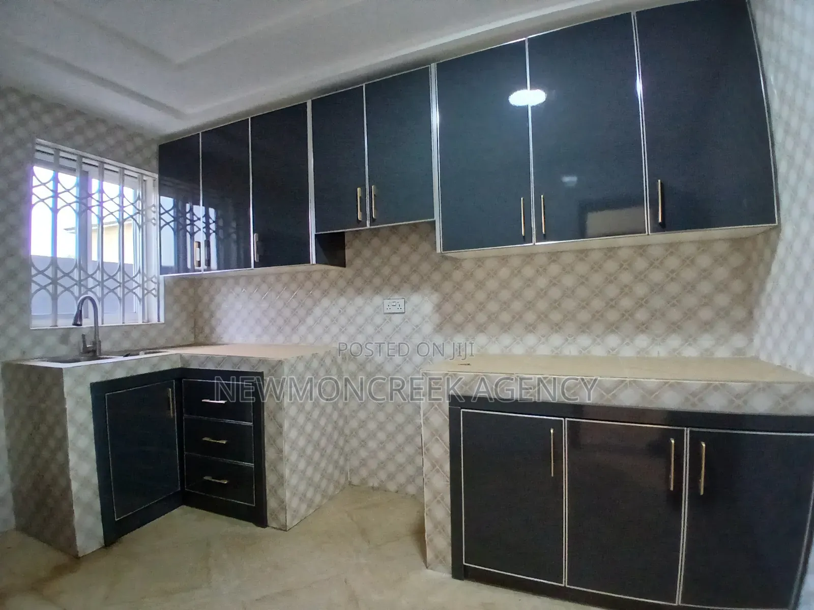2bdrm Apartment in Ayi Mensah Shopping for rent