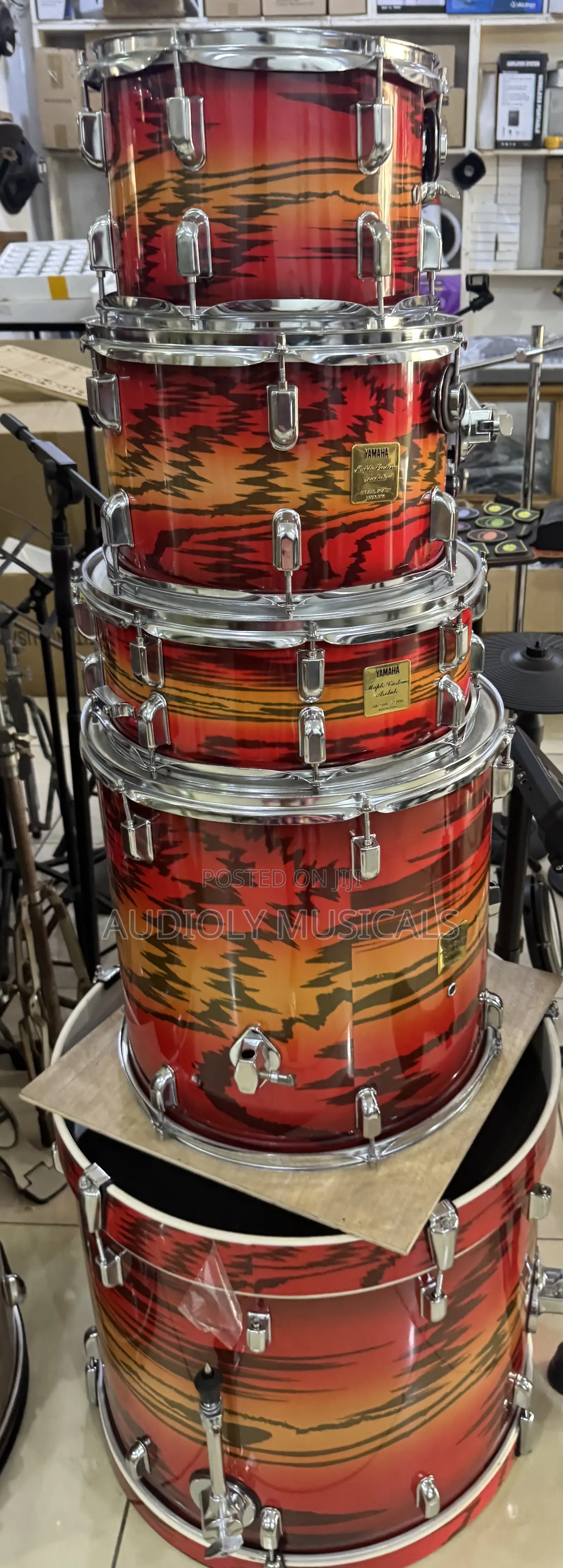 Two Cymbals 5-Set Yamaha Drum