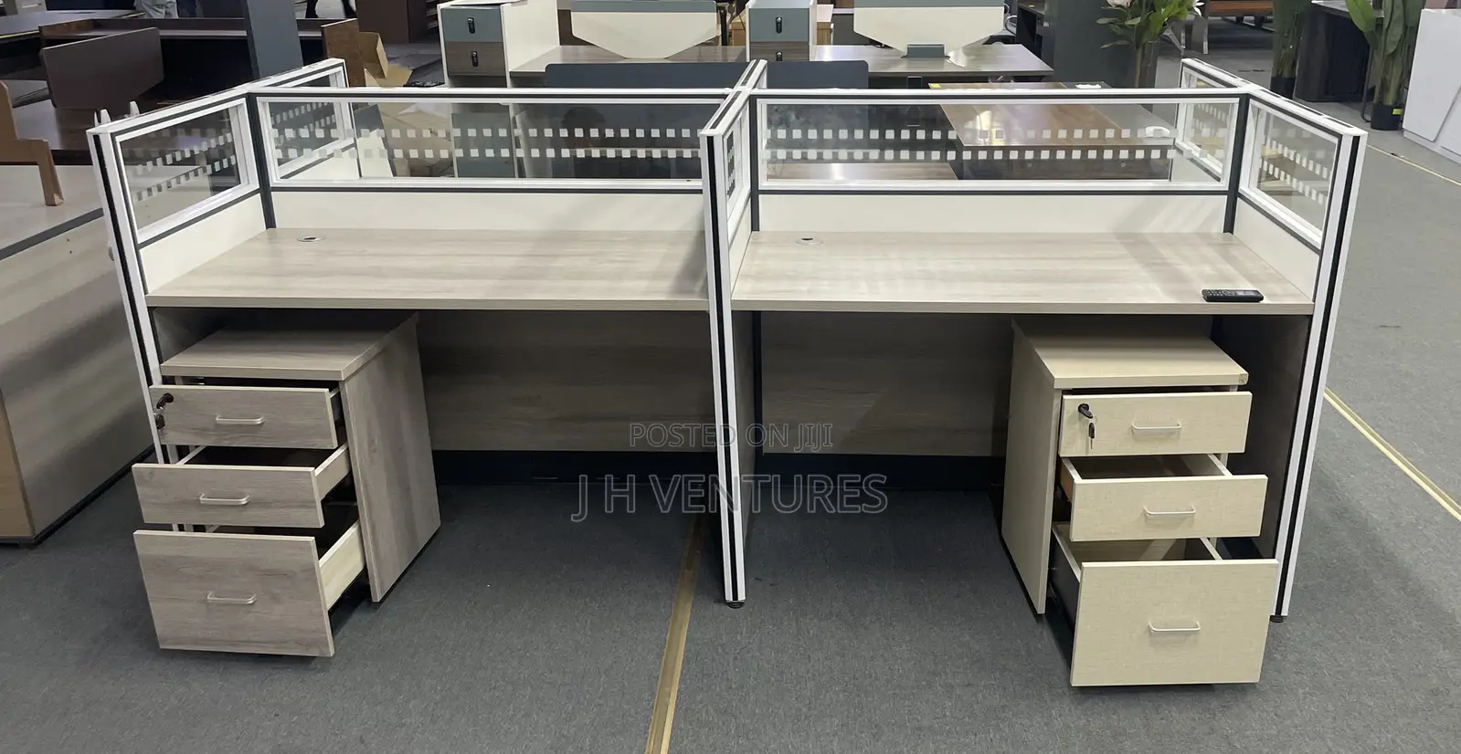 Glass Workstation