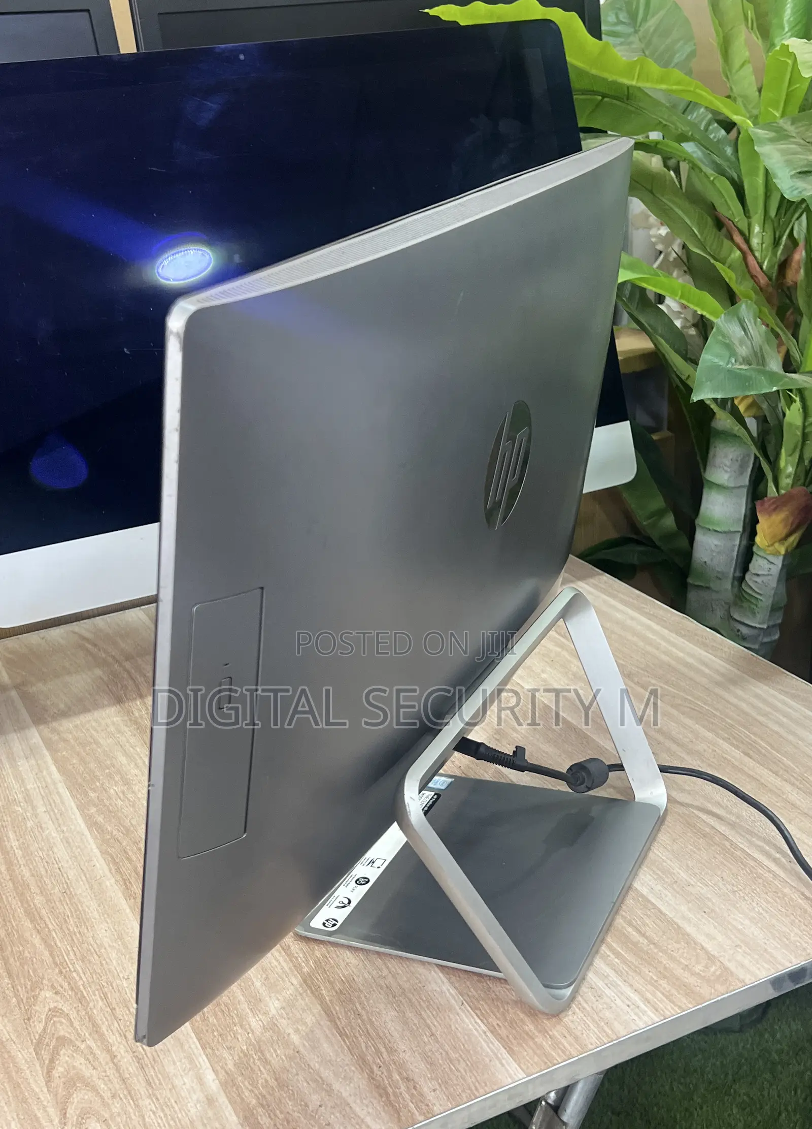 Desktop Computer HP Pavilion 24 8GB Intel Core i5 HDD 500GB