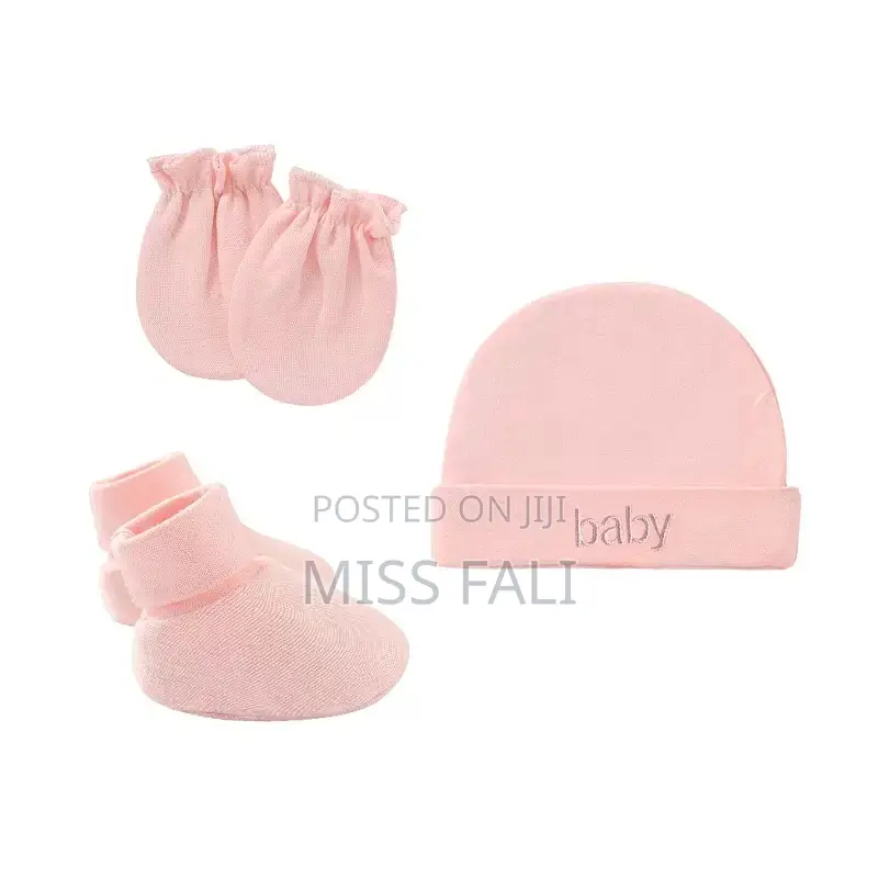 Pure Snuggle Set. Hat, Socks and Mittens. 0-1y