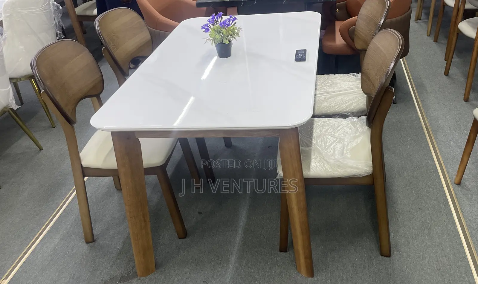 Dining Table (1+4)