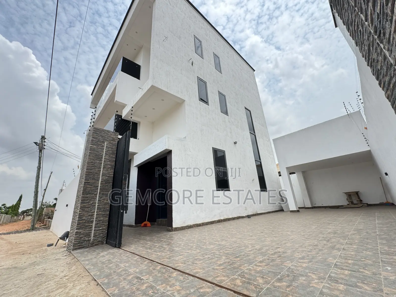 3bdrm House in Nanakrom Melcom, Adjiriganor for sale