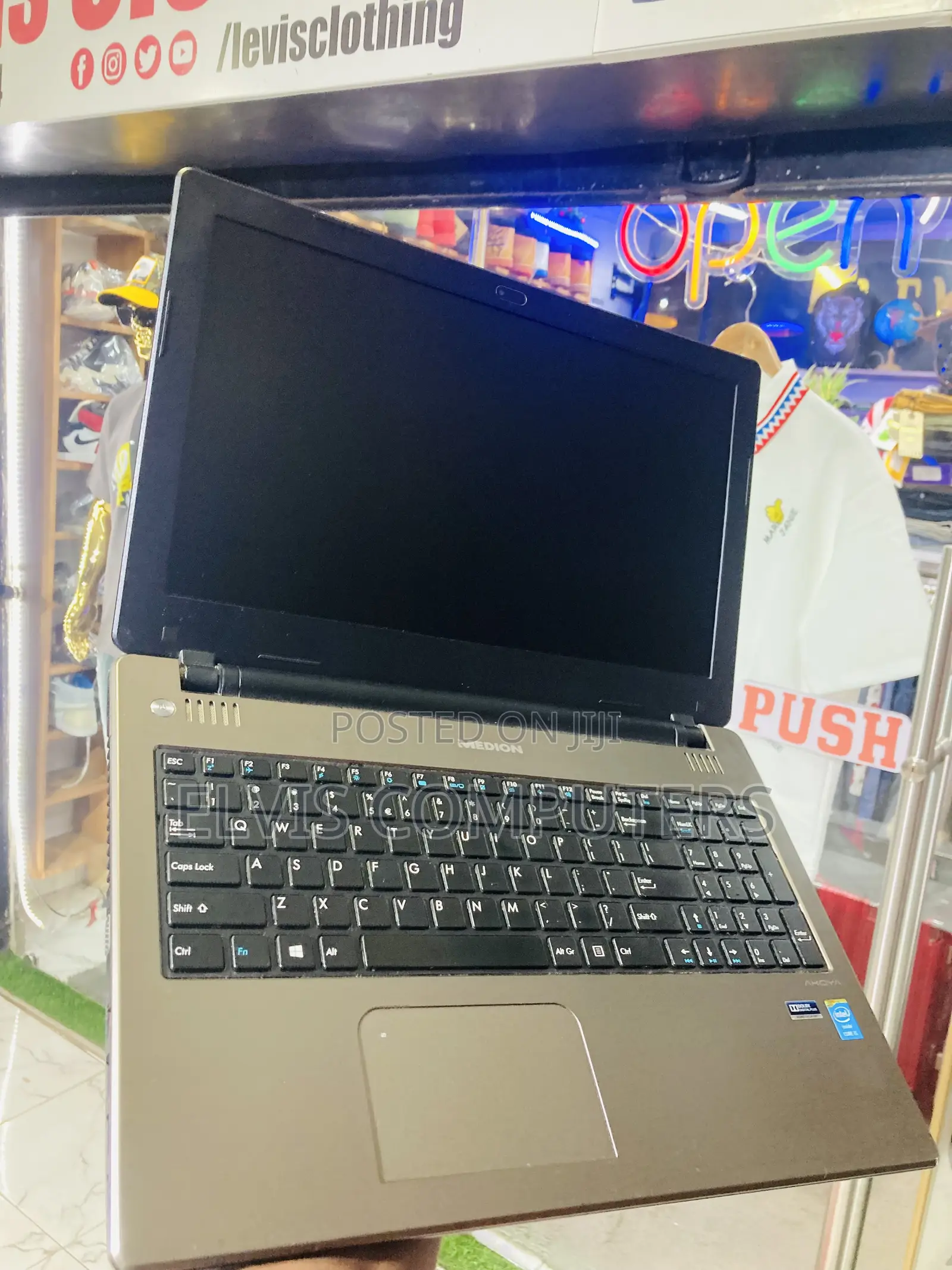 Laptop Medion Akoya P6677 8GB Intel Core i5 HDD 750GB