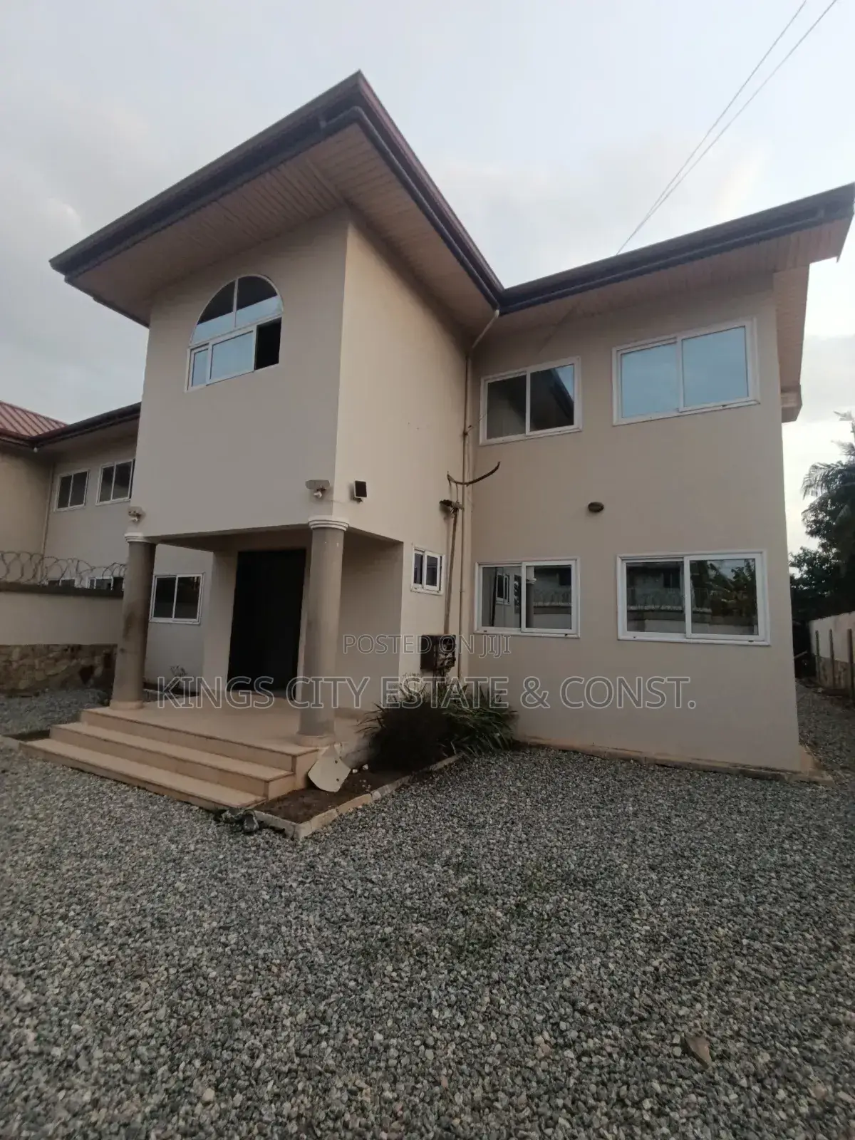 3bdrm House in Atomic-Roundabout, Dome for rent