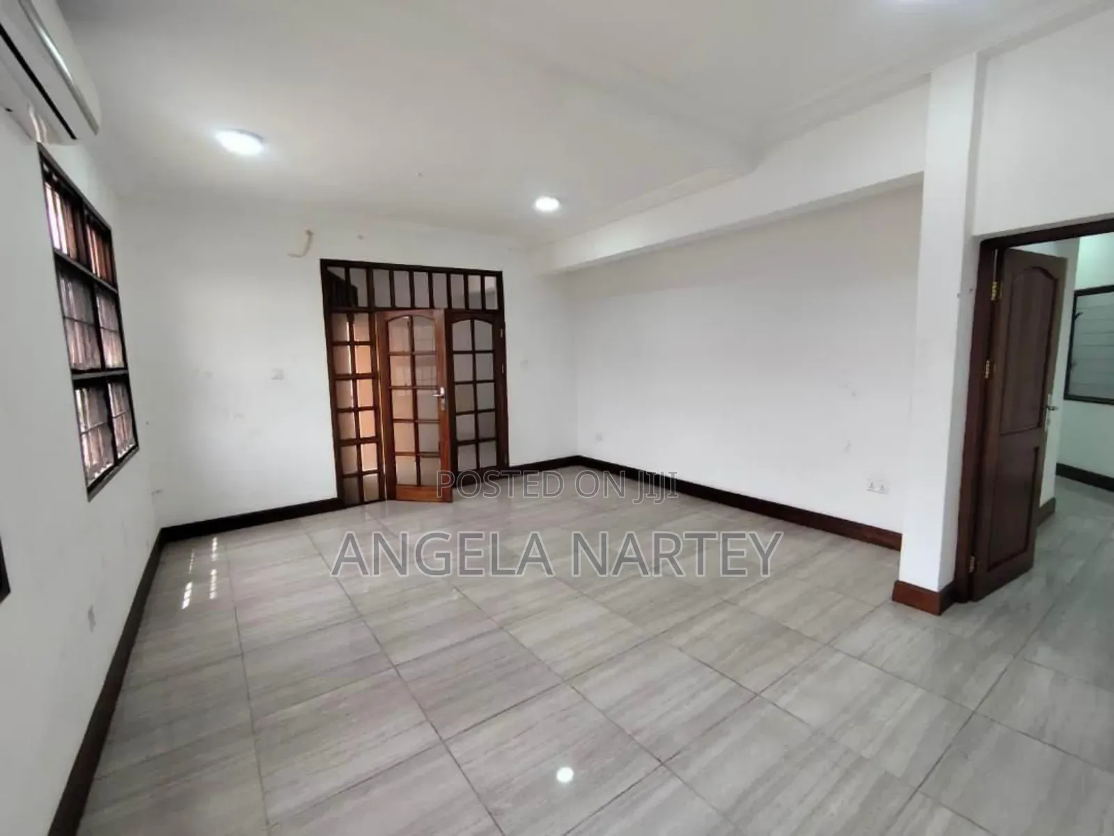 15bdrm House in Ridge for rent