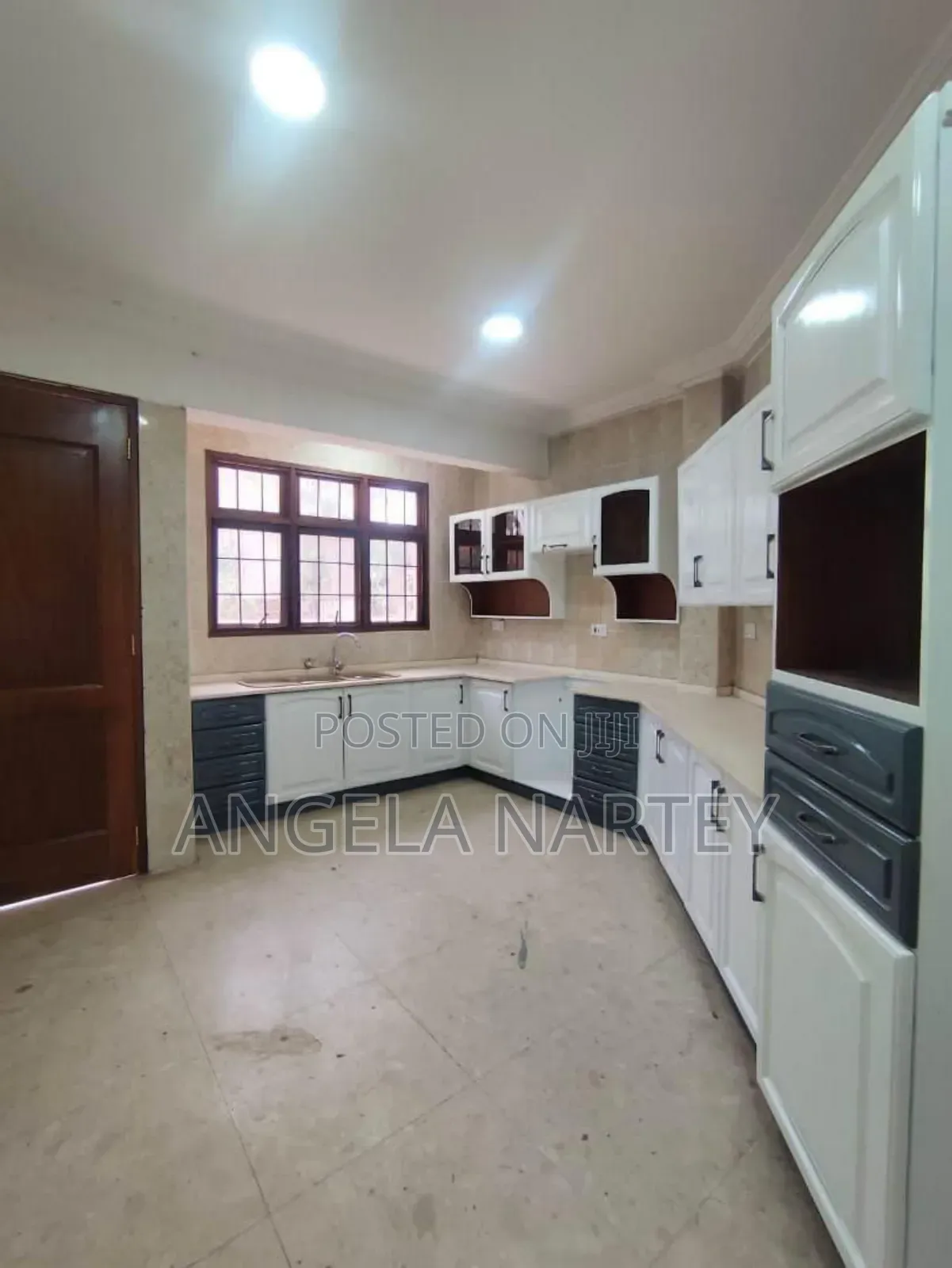 15bdrm House in Ridge for rent