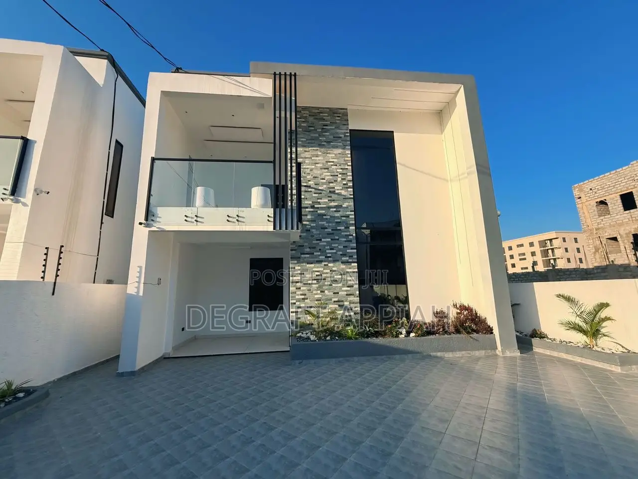4bdrm Duplex in East Legon Hills for sale