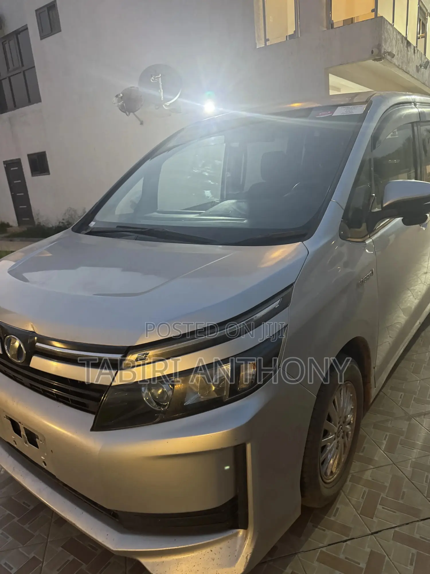 Toyota Voxy SV Premium 2014 Silver