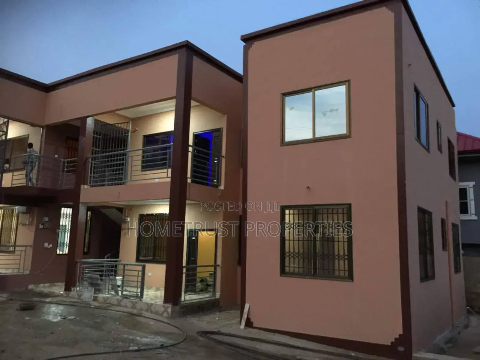 10bdrm Apartment in Kwabenya for sale
