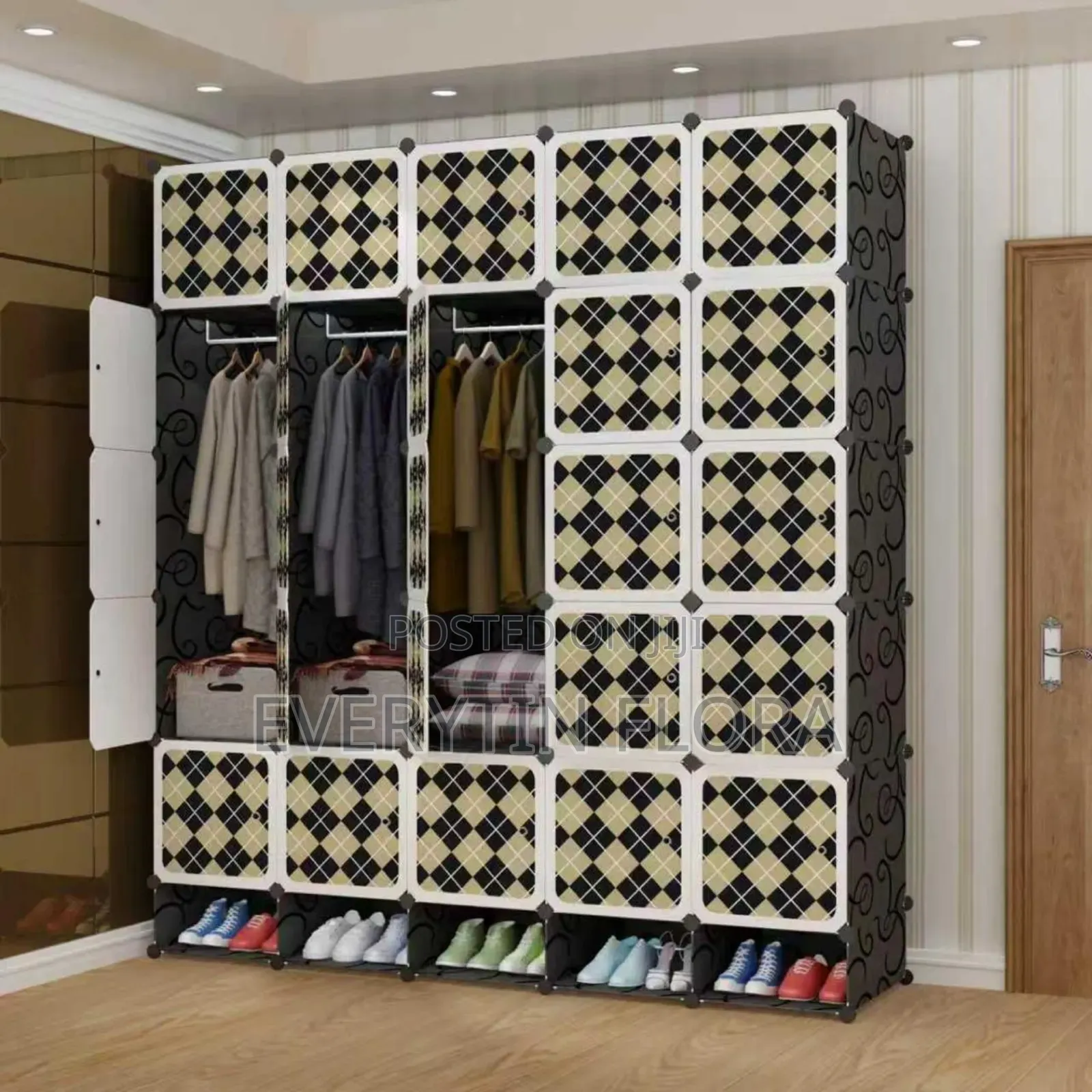25 Cubes Plastic Wardrobe