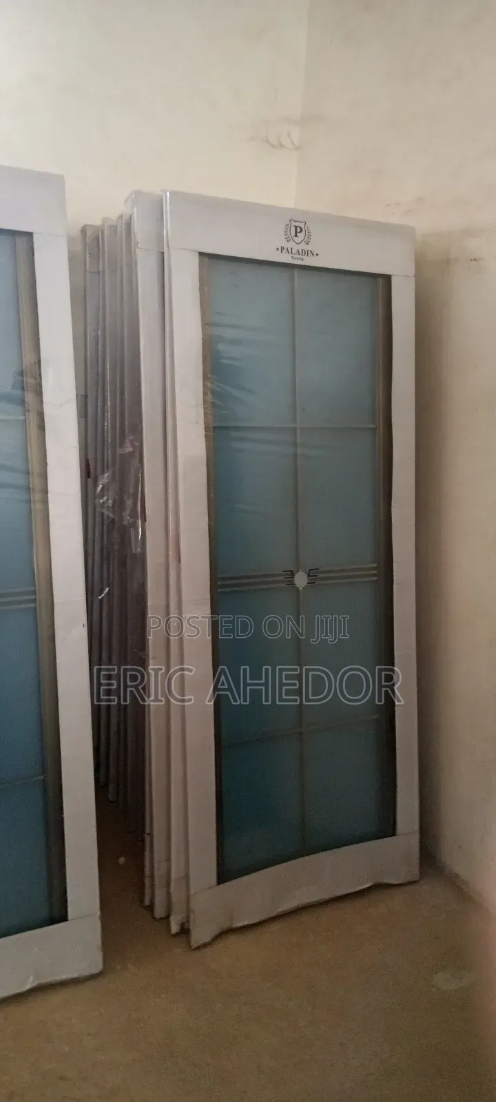 Available Paladin Bathroom and Toilet Glass Door and Handles