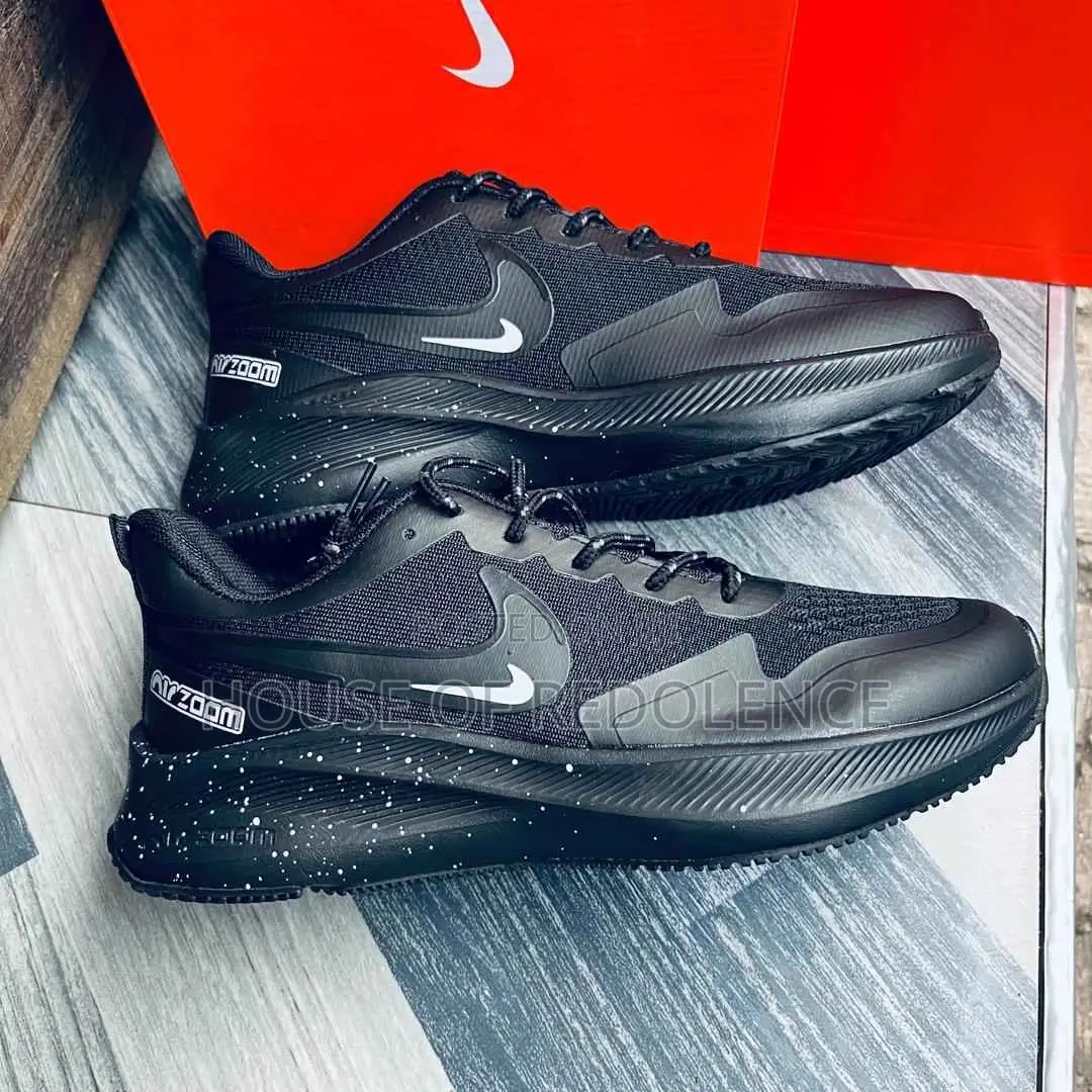 Nike Air Zoom Guide 10 All Black Sneakers