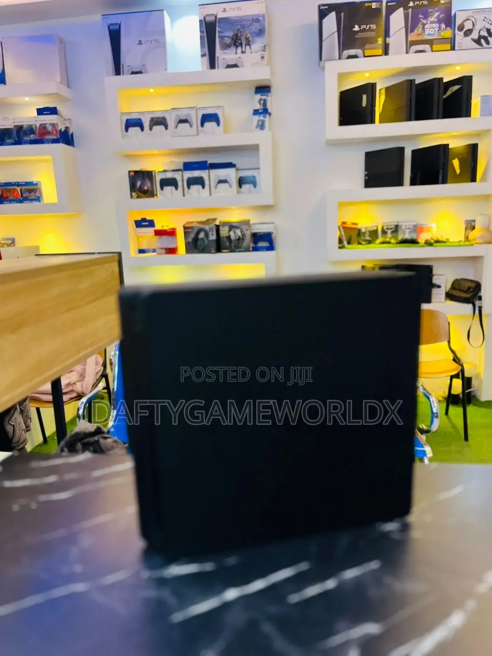 Uk Used Ps4 Slim Console With 2 Controllers