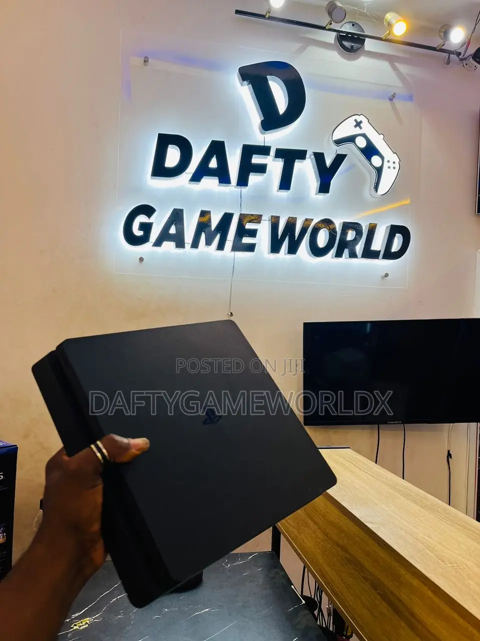 Uk Used Ps4 Slim Console With 2 Controllers